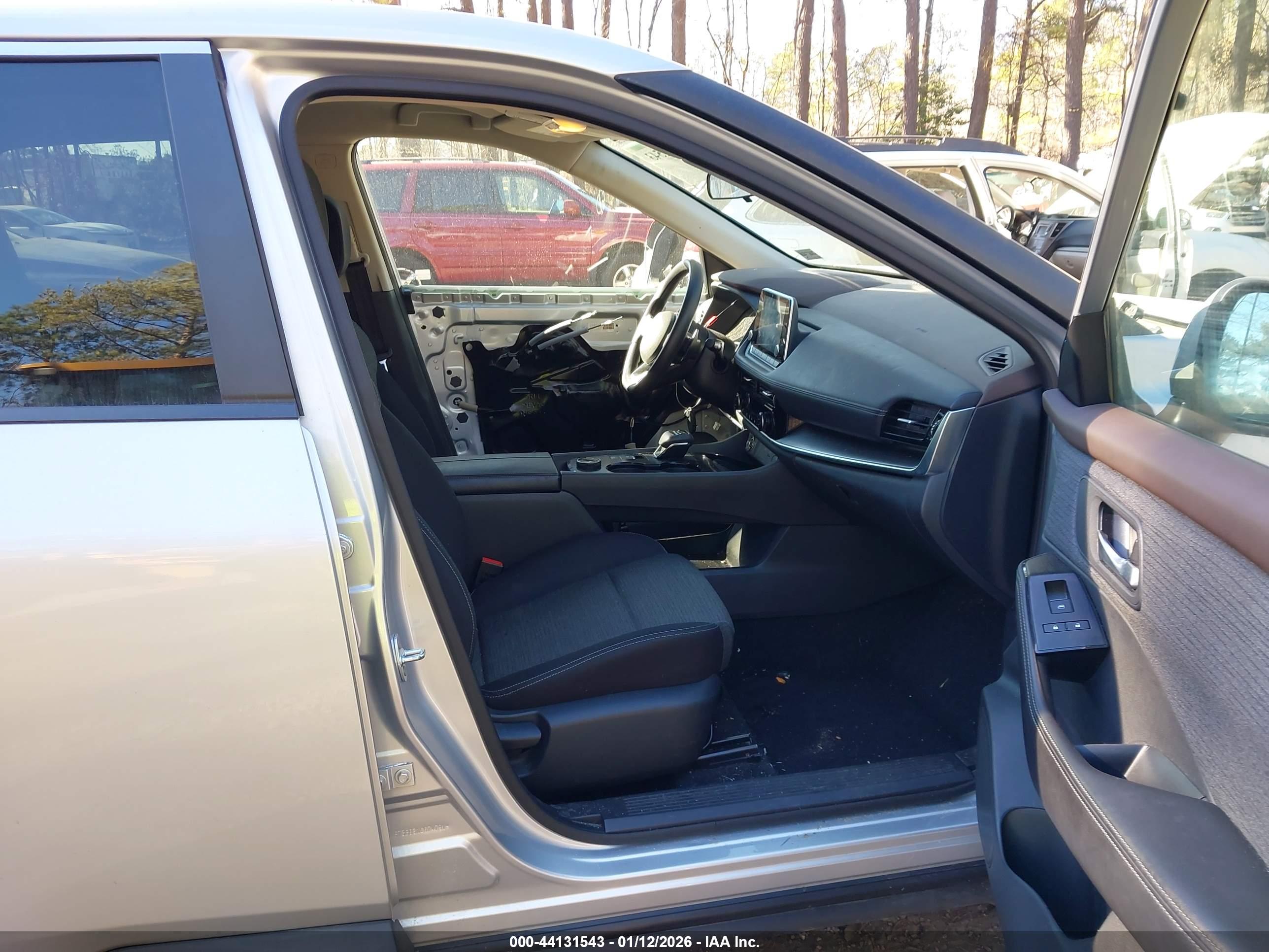 NISSAN ROGUE image 5