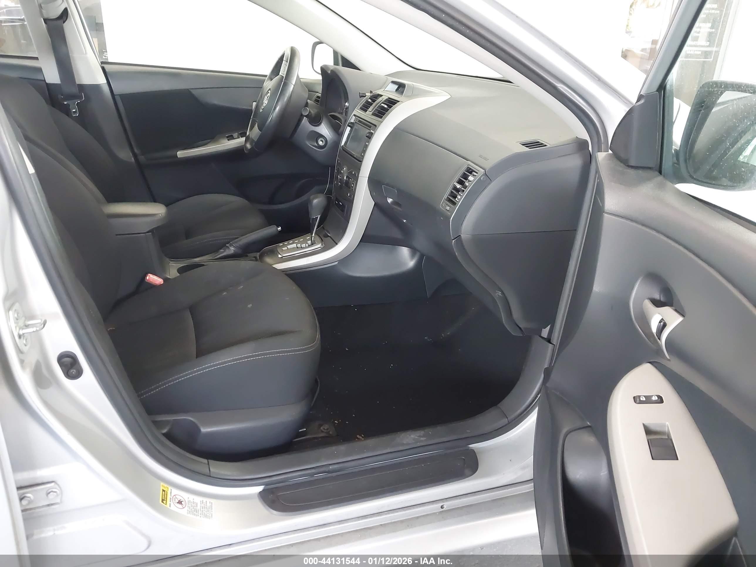 TOYOTA COROLLA image 5