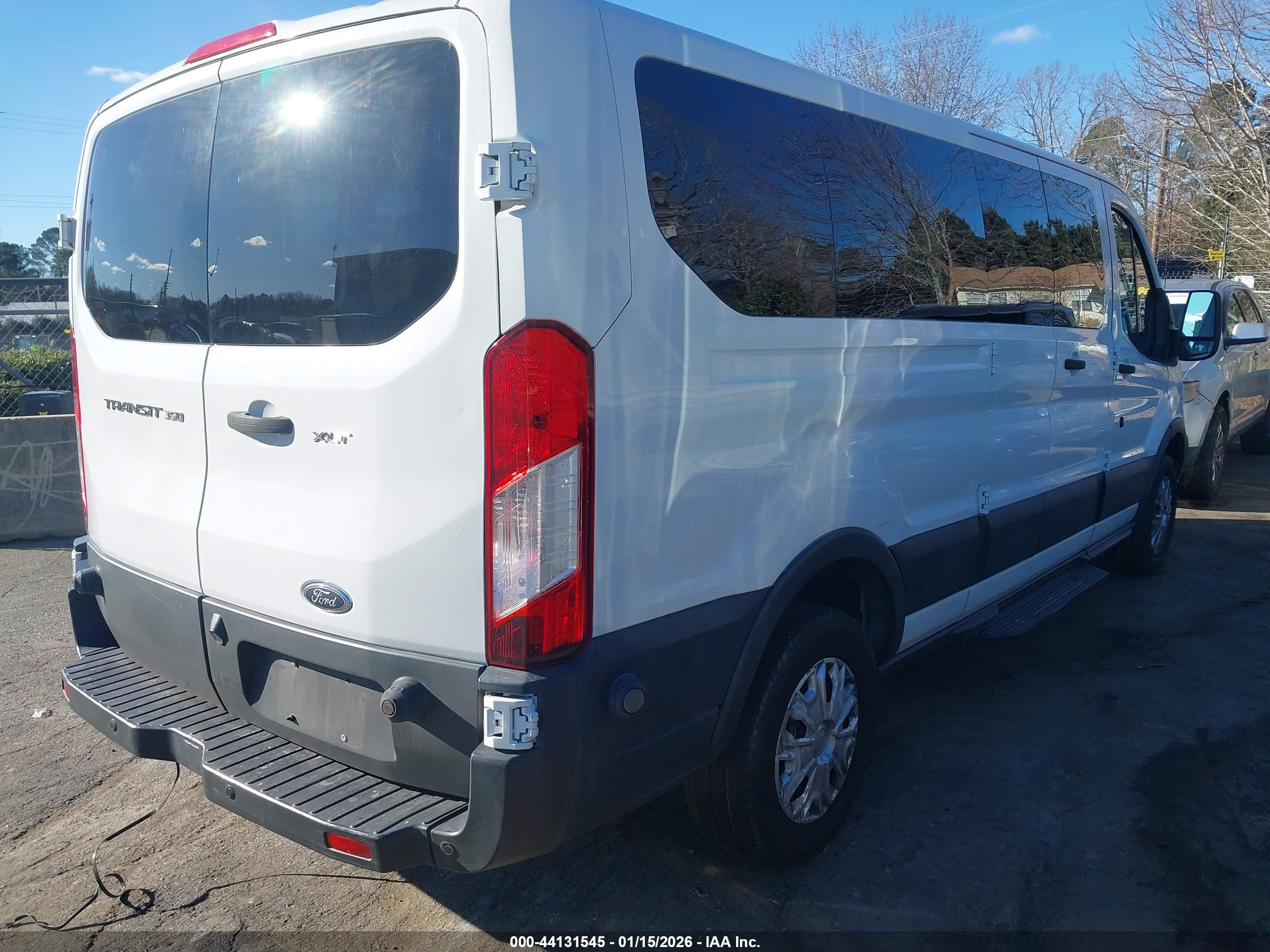 FORD TRANSIT-350 image 4
