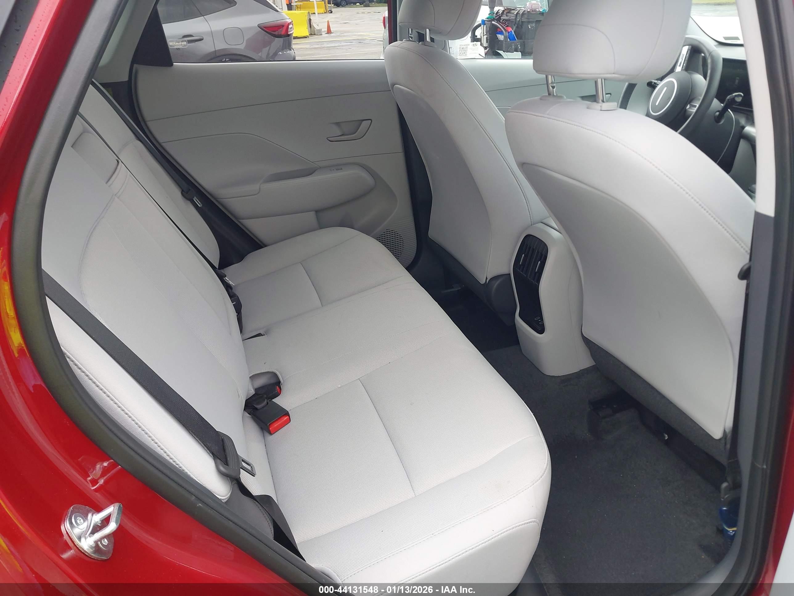 HYUNDAI KONA image 8