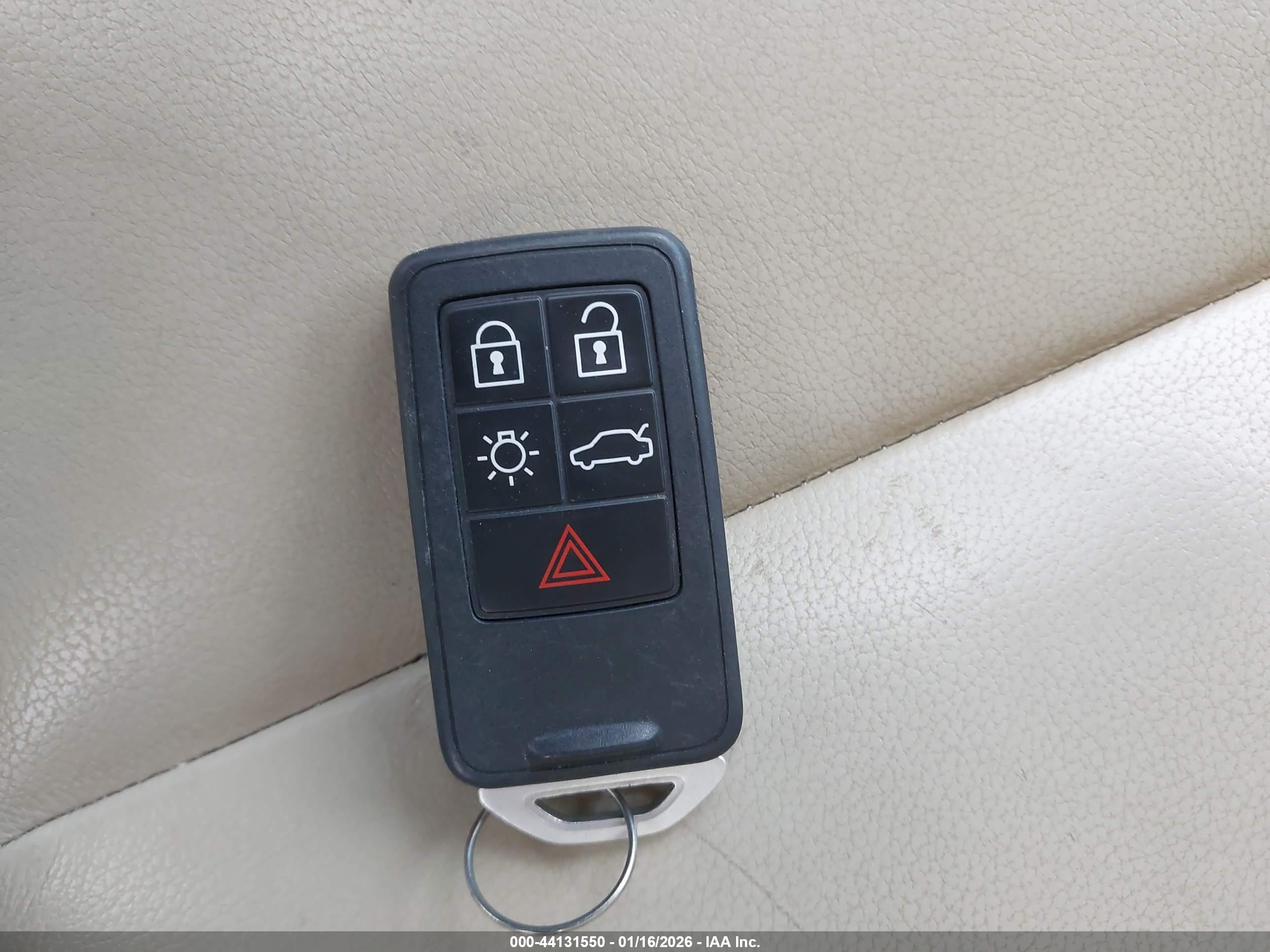 VOLVO V60 image 11
