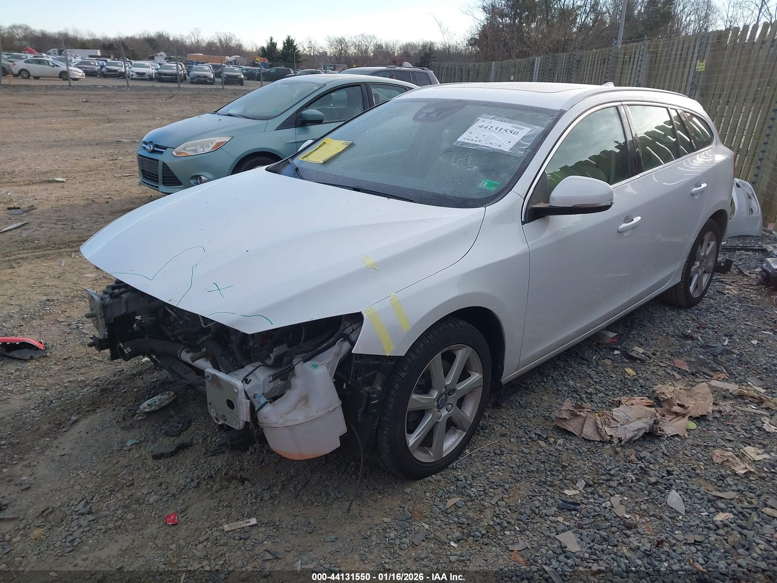 VOLVO V60 image 2