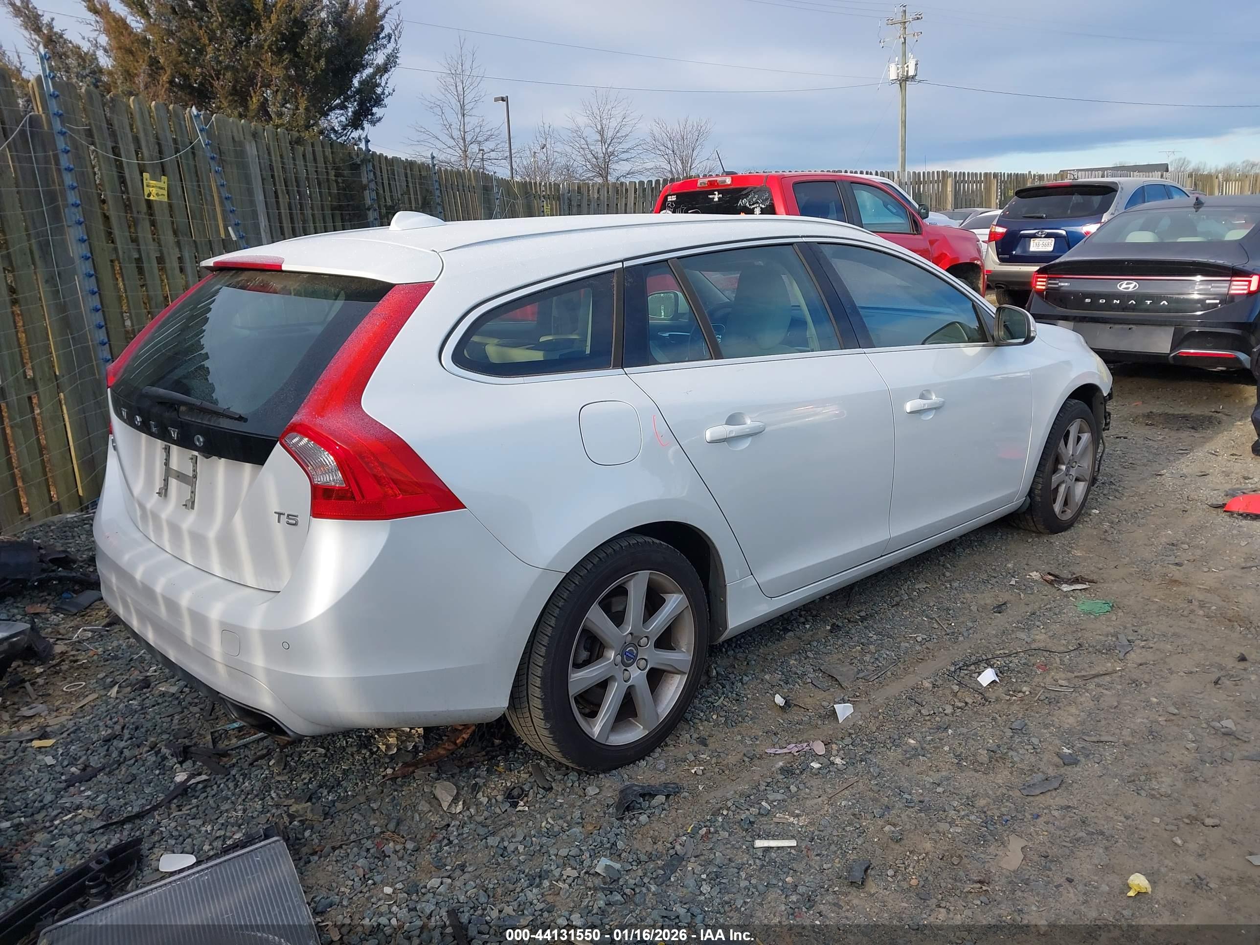 VOLVO V60 image 4