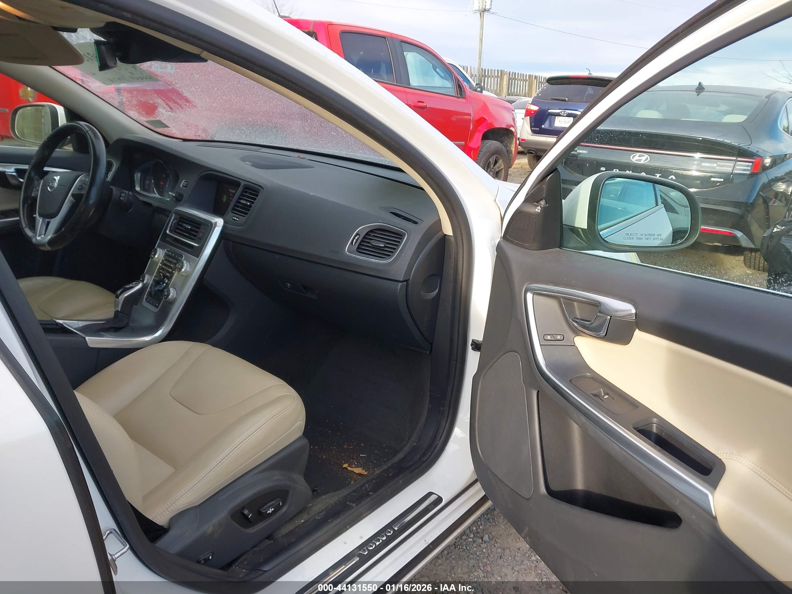 VOLVO V60 image 5
