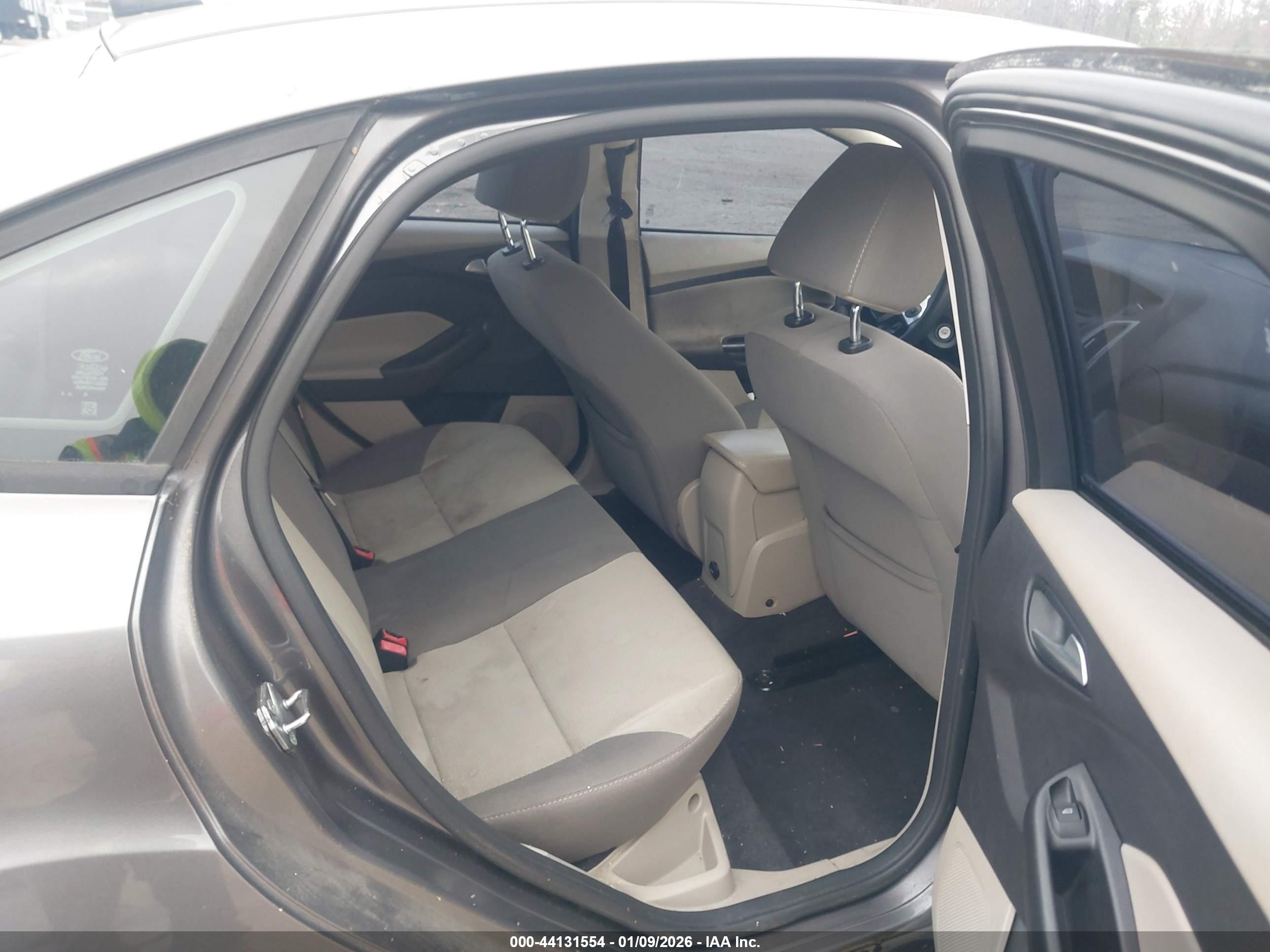 FORD FOCUS image 8