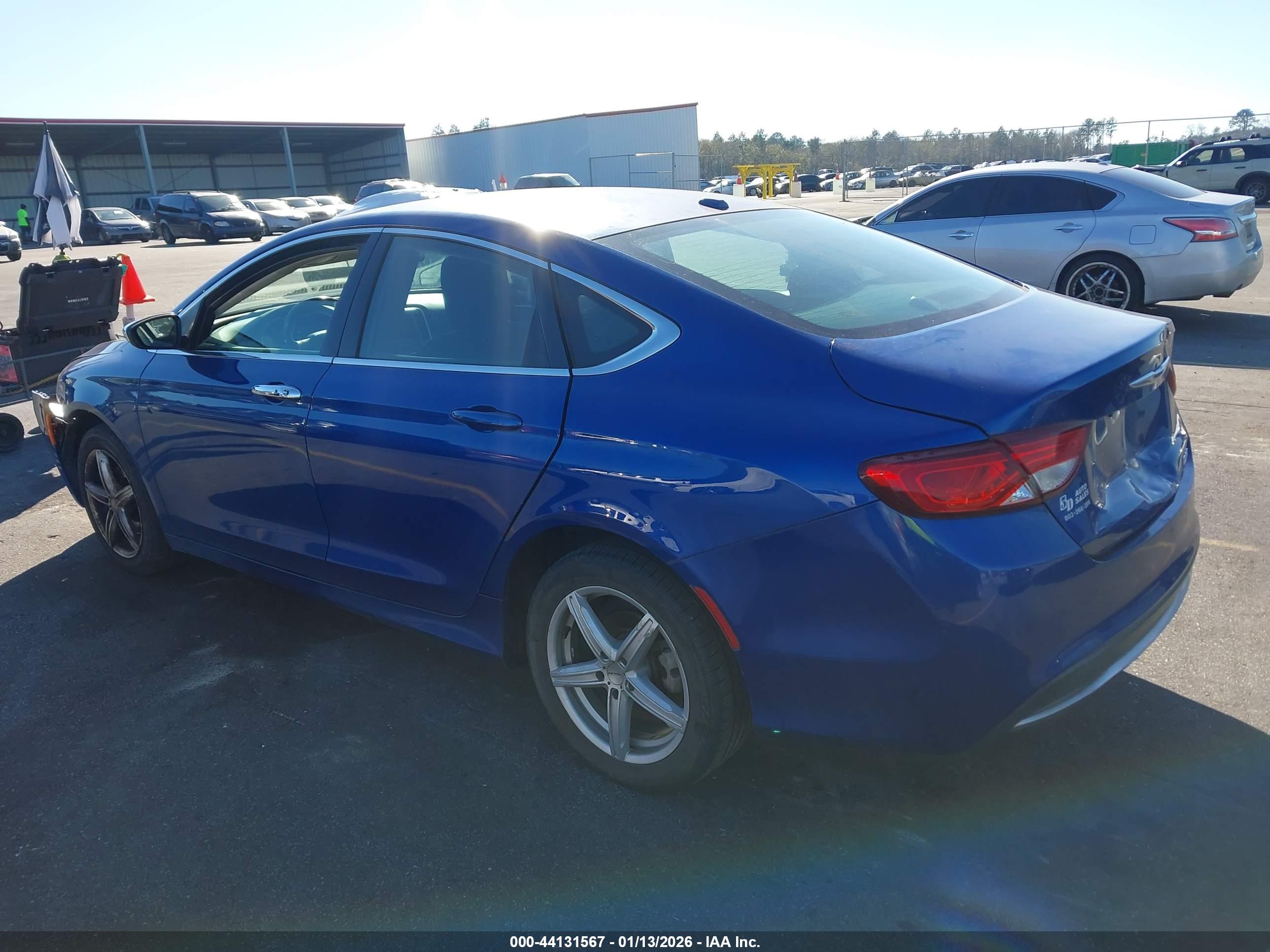 CHRYSLER 200 image 3