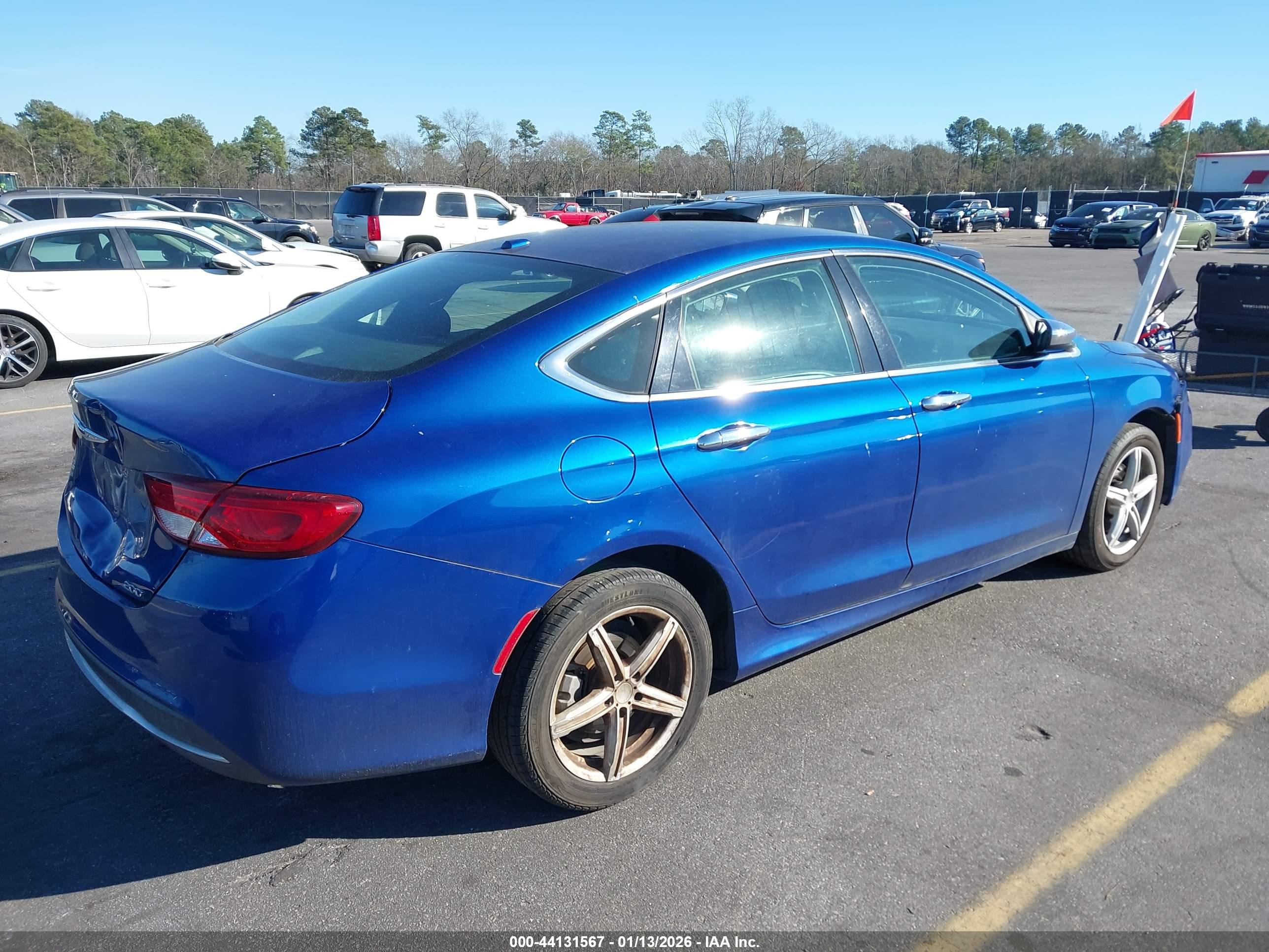 CHRYSLER 200 image 4