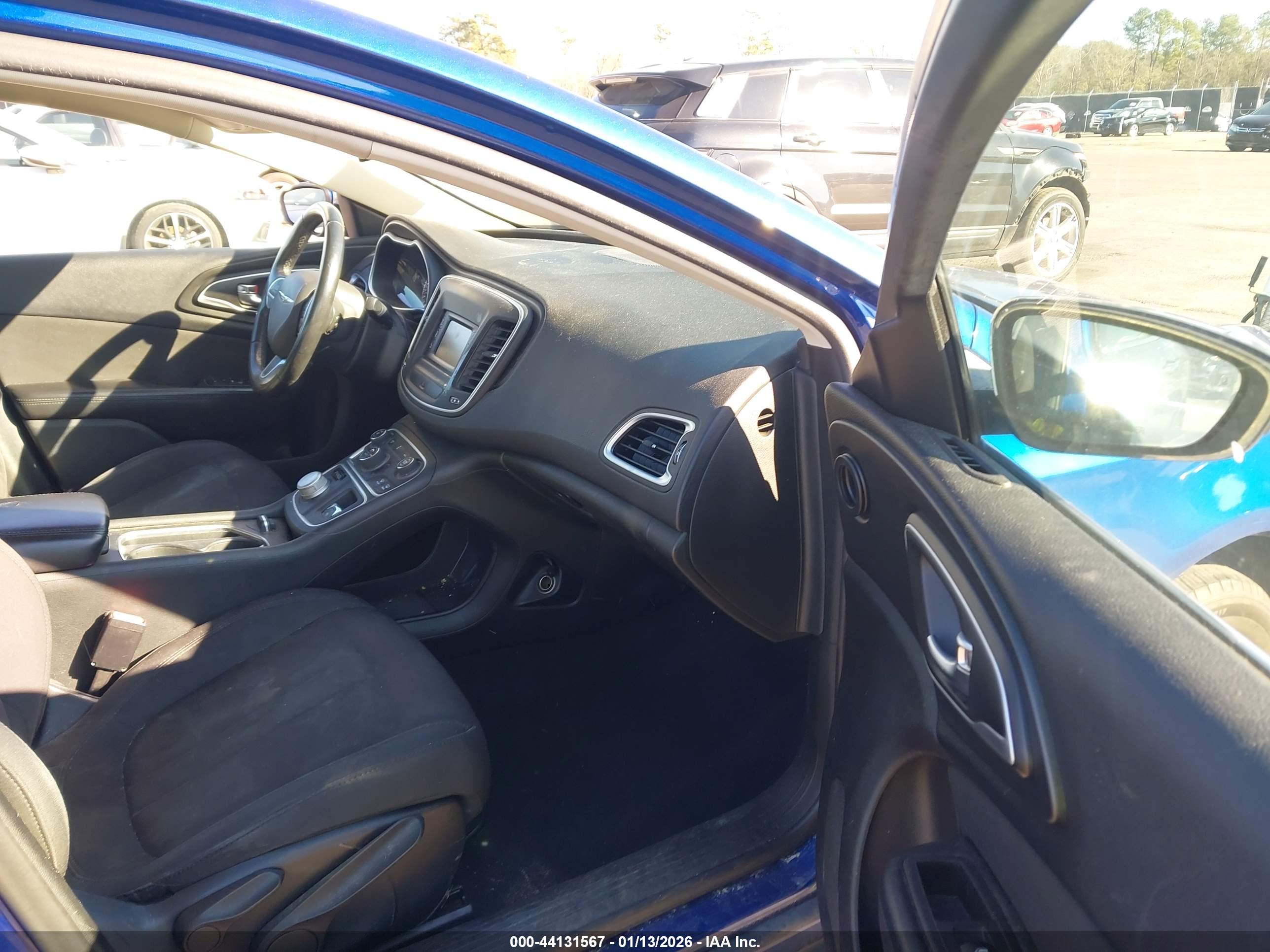 CHRYSLER 200 image 5