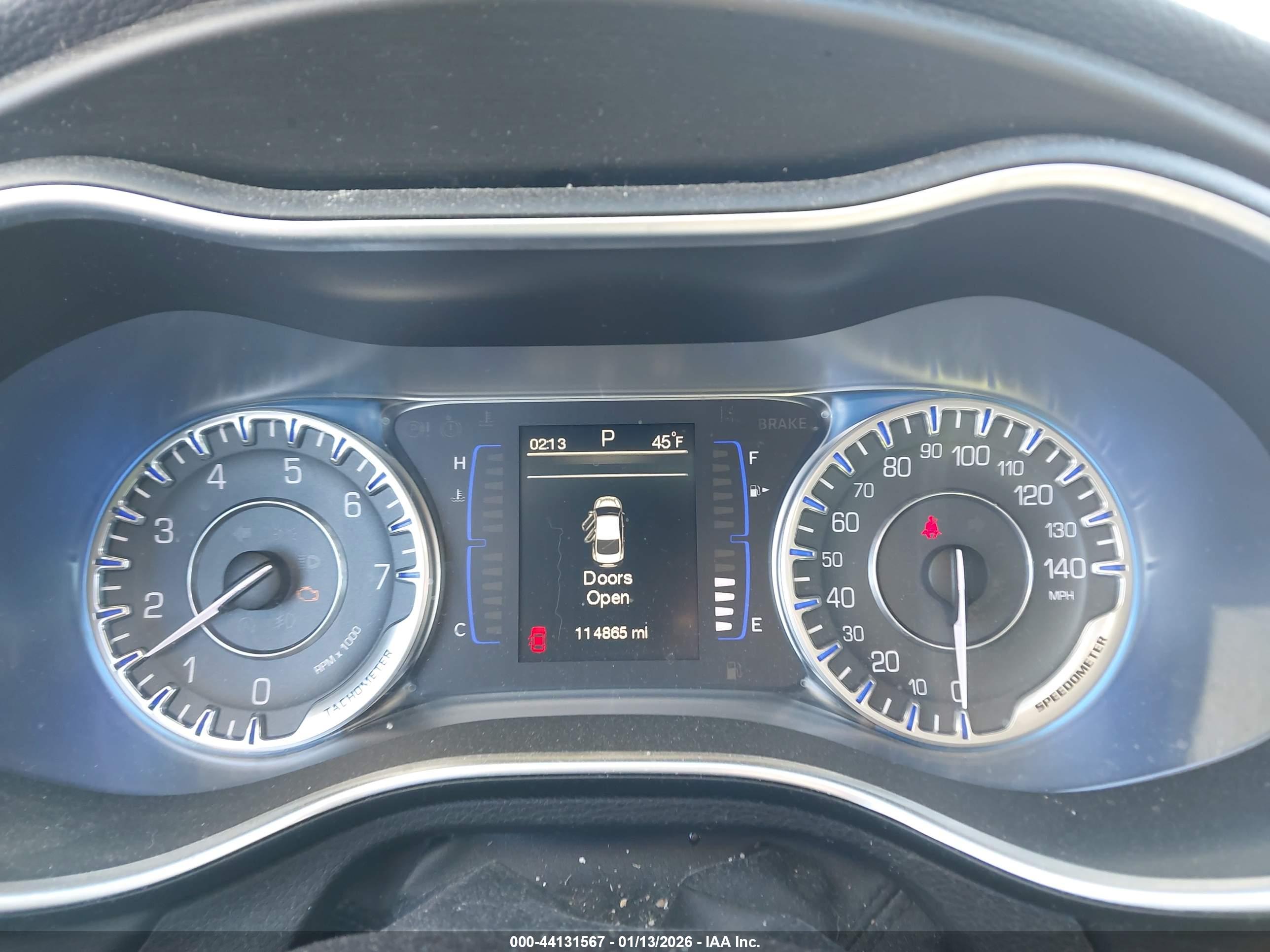 CHRYSLER 200 image 7