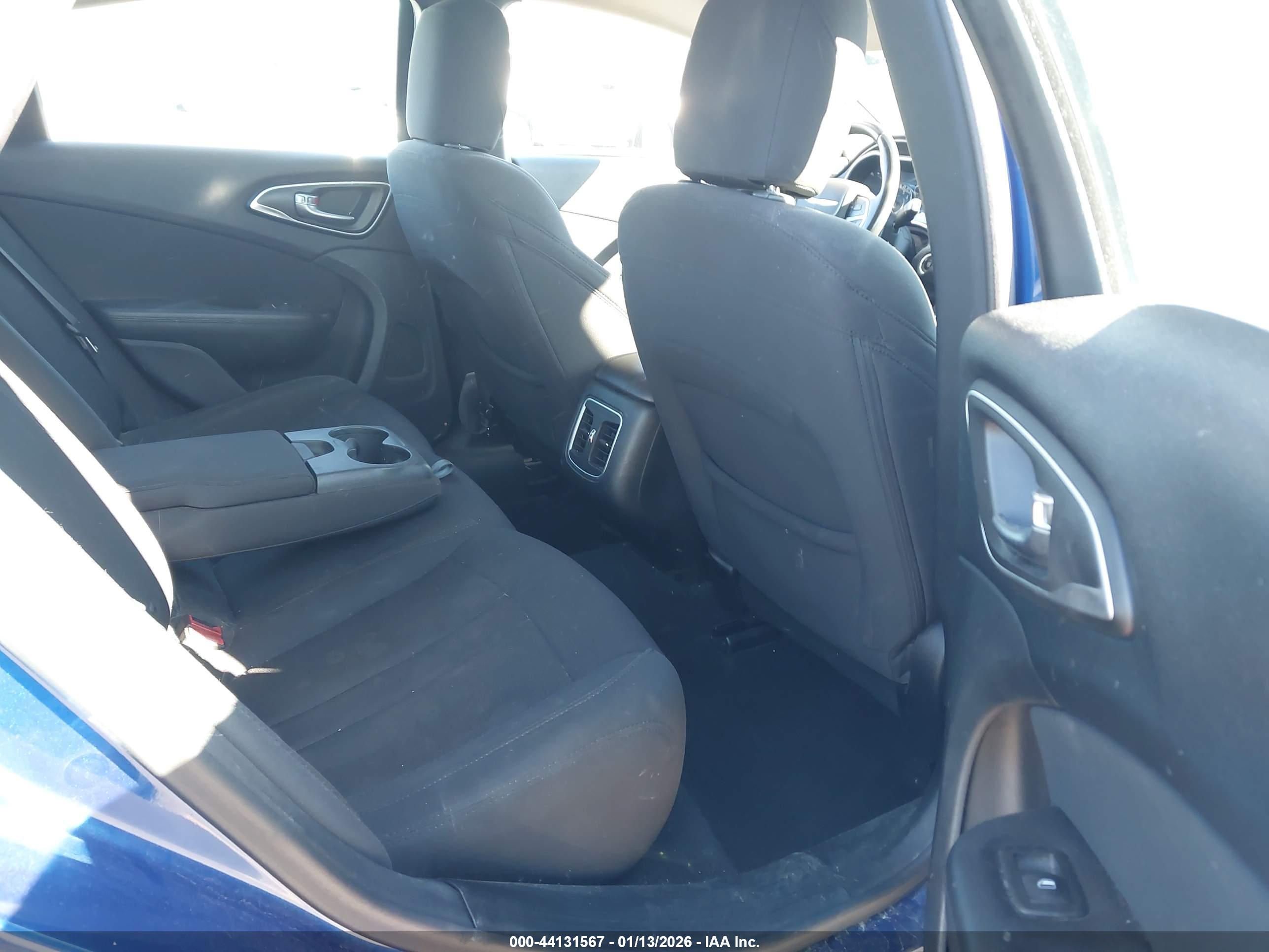 CHRYSLER 200 image 8