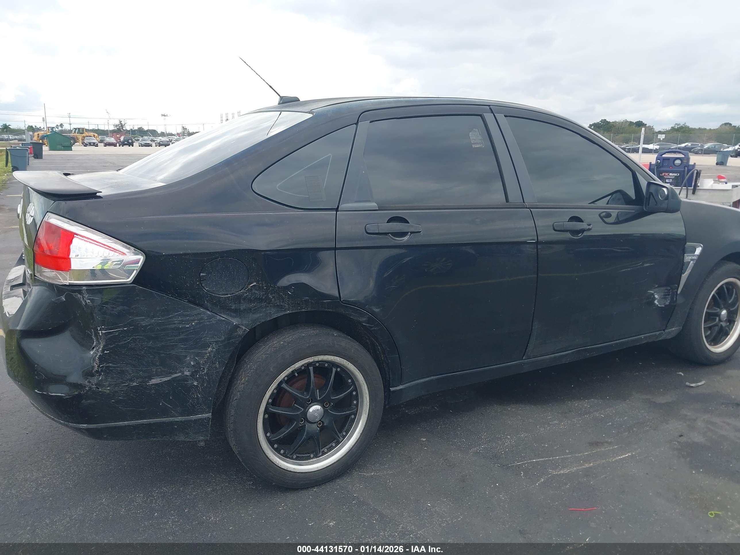FORD FOCUS image 6