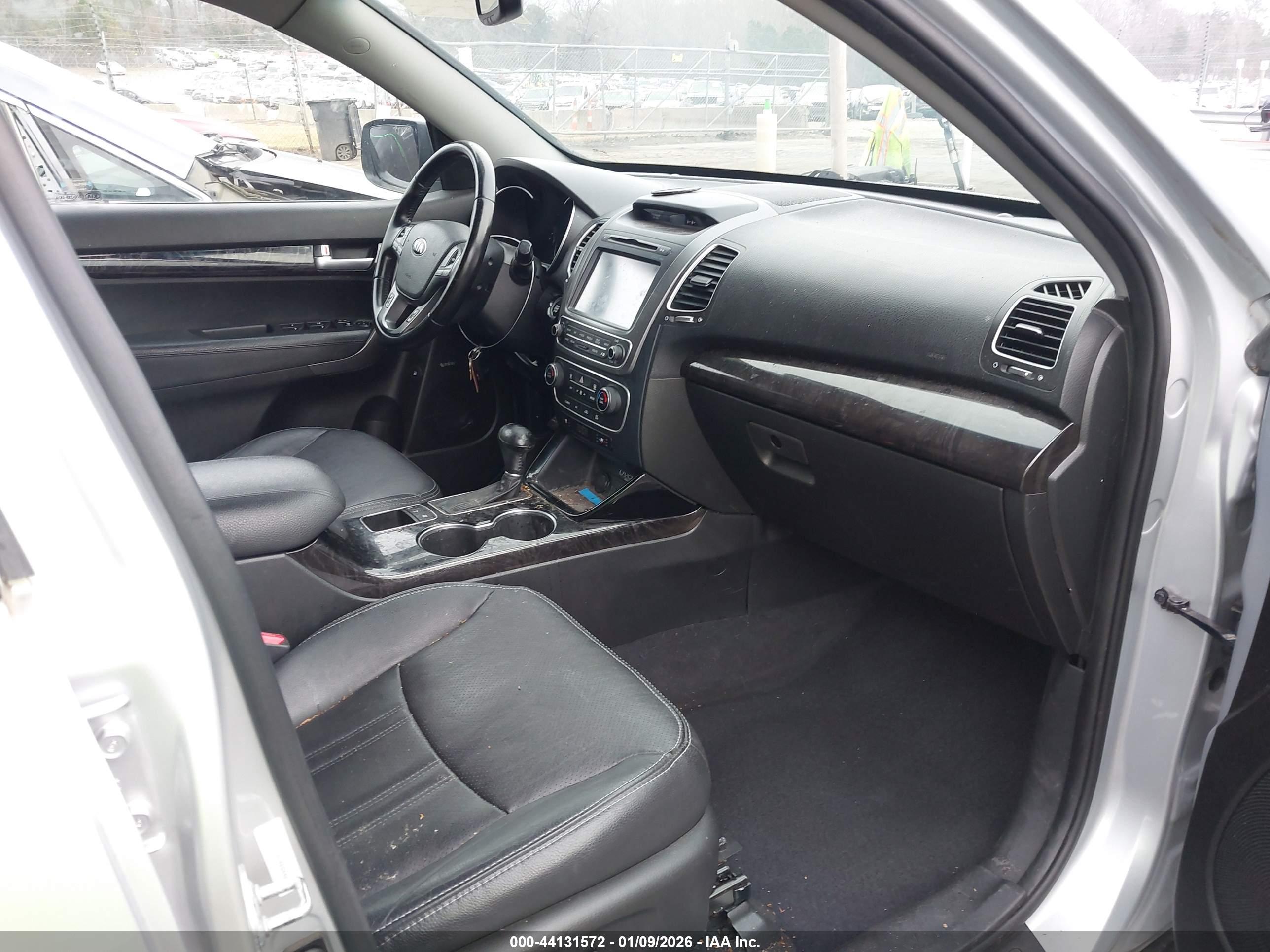 KIA SORENTO image 5