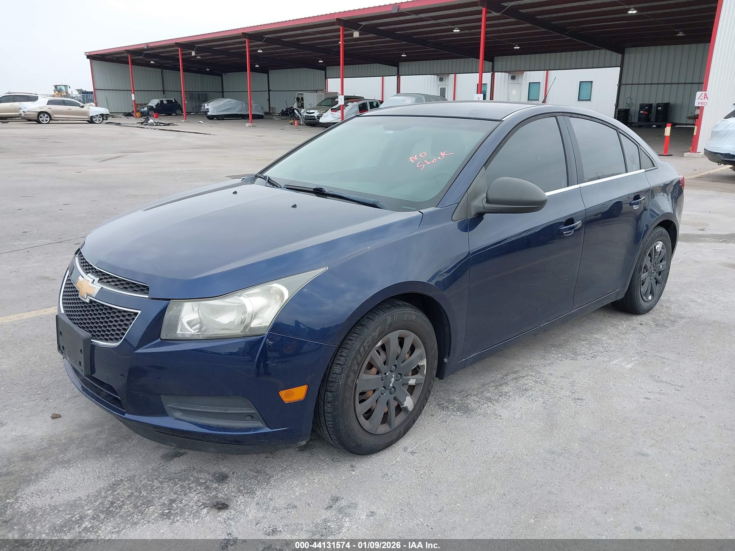 CHEVROLET CRUZE image 2