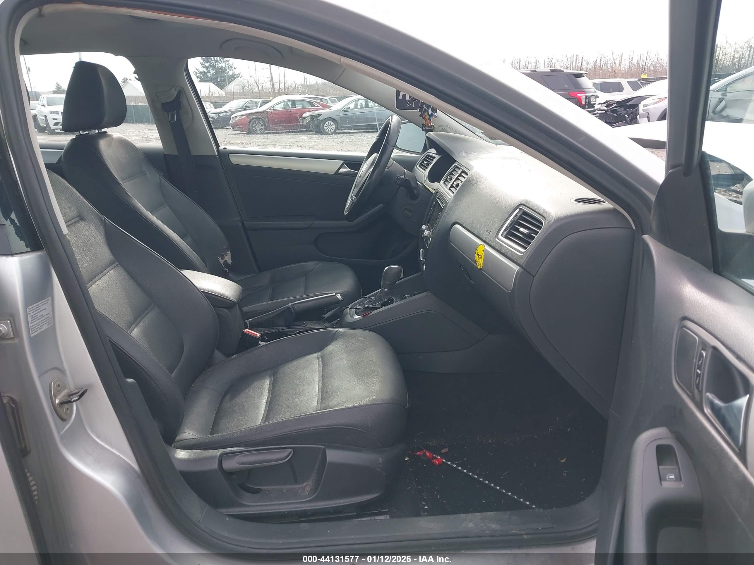 VOLKSWAGEN JETTA image 5