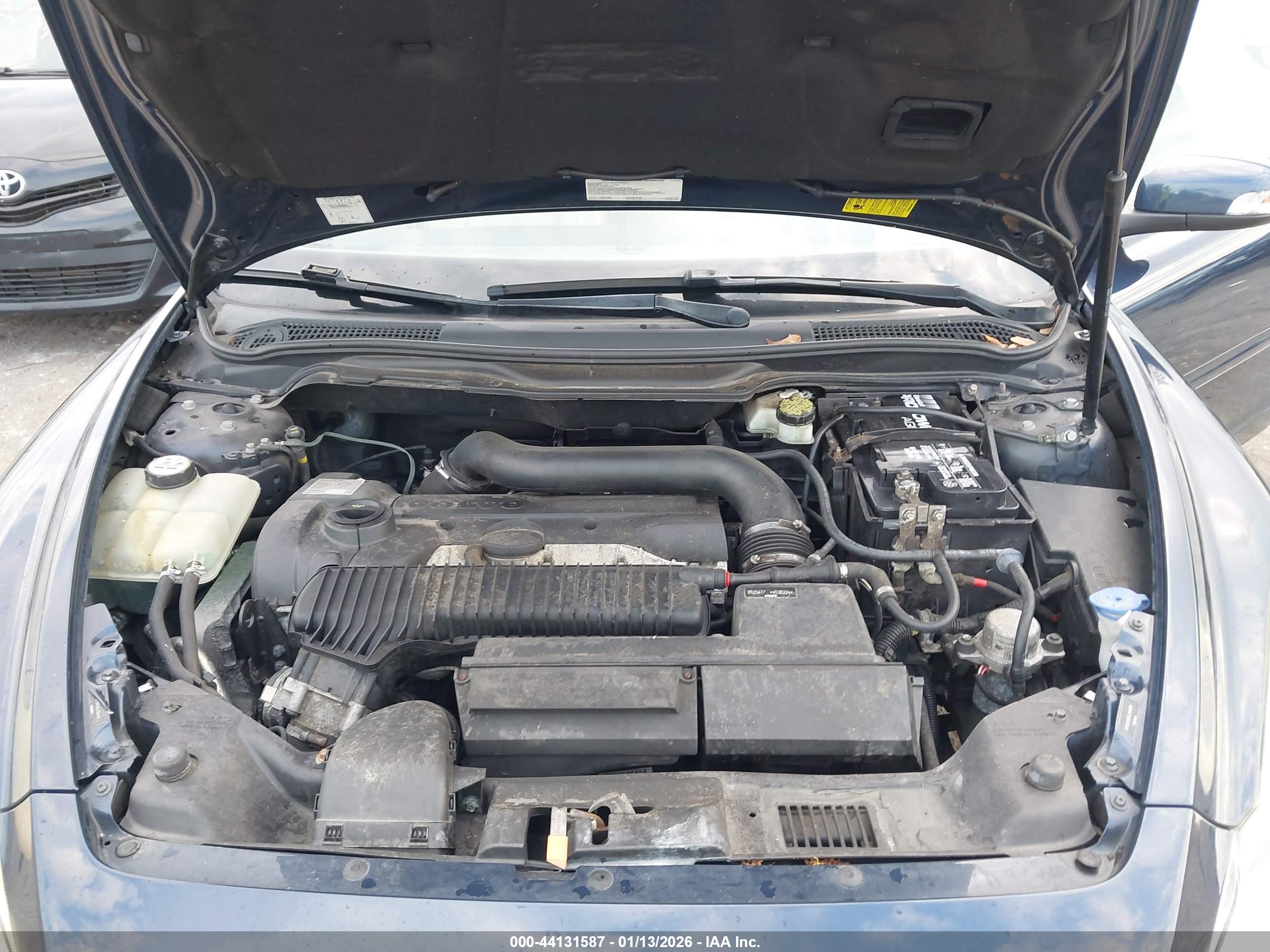 VOLVO C70 image 10