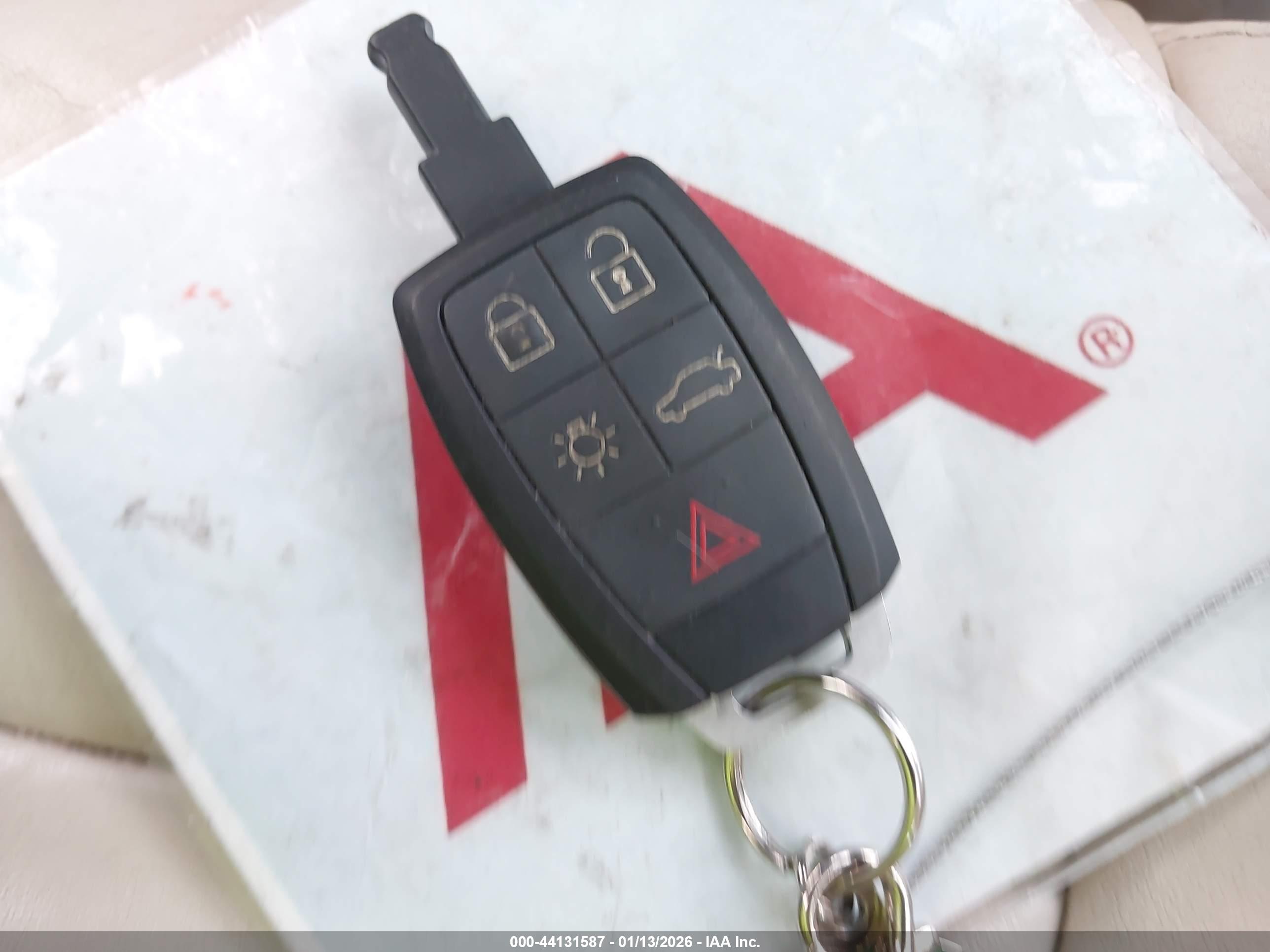 VOLVO C70 image 11