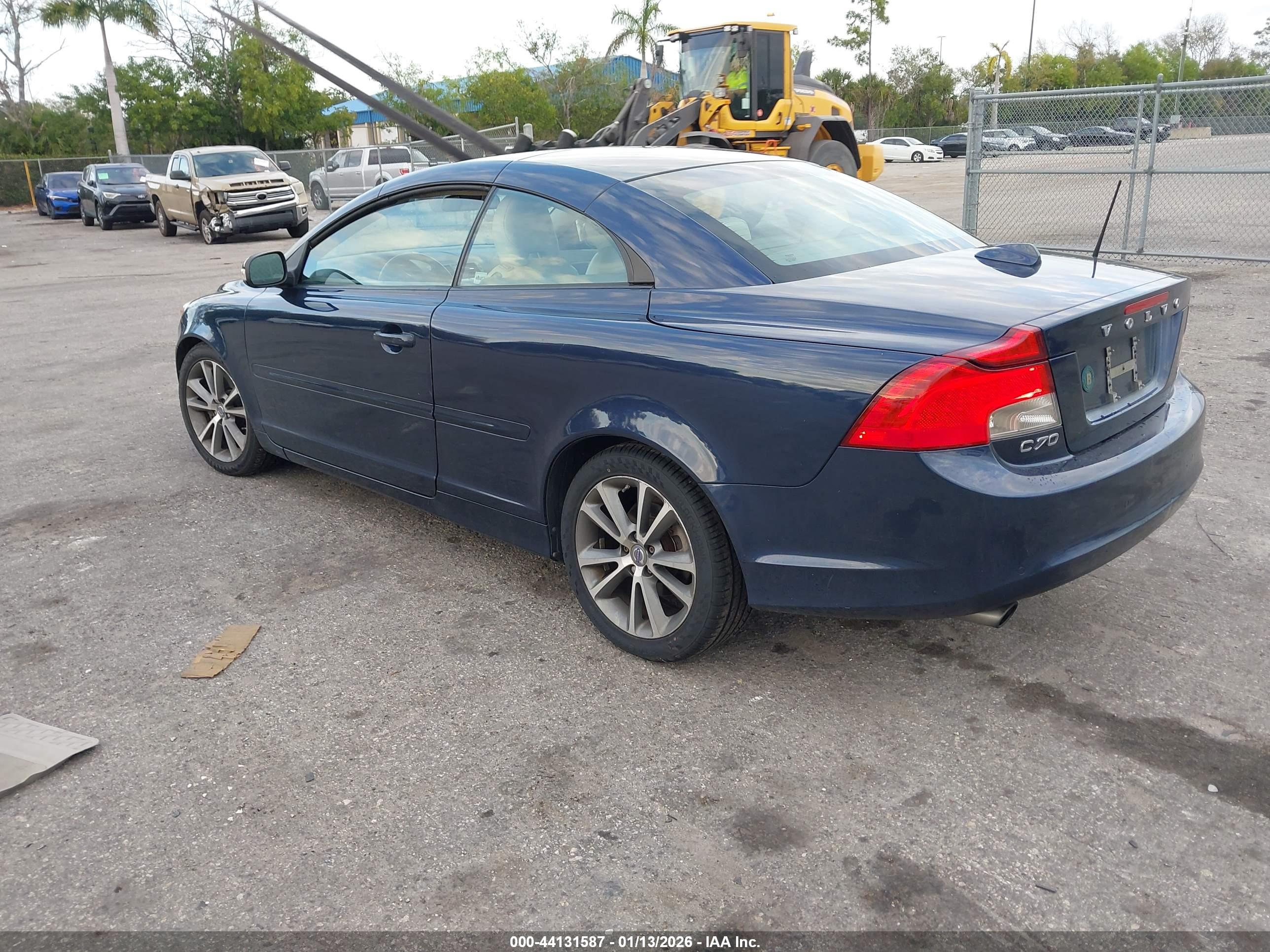 VOLVO C70 image 3