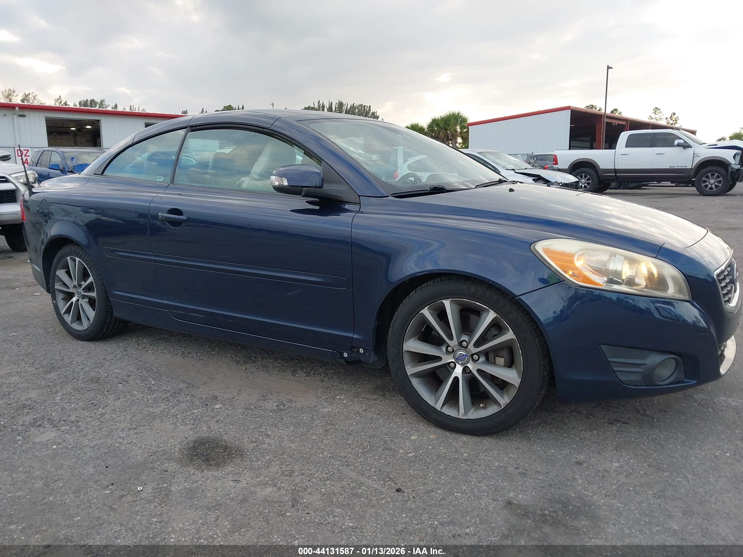 VOLVO C70 image 6