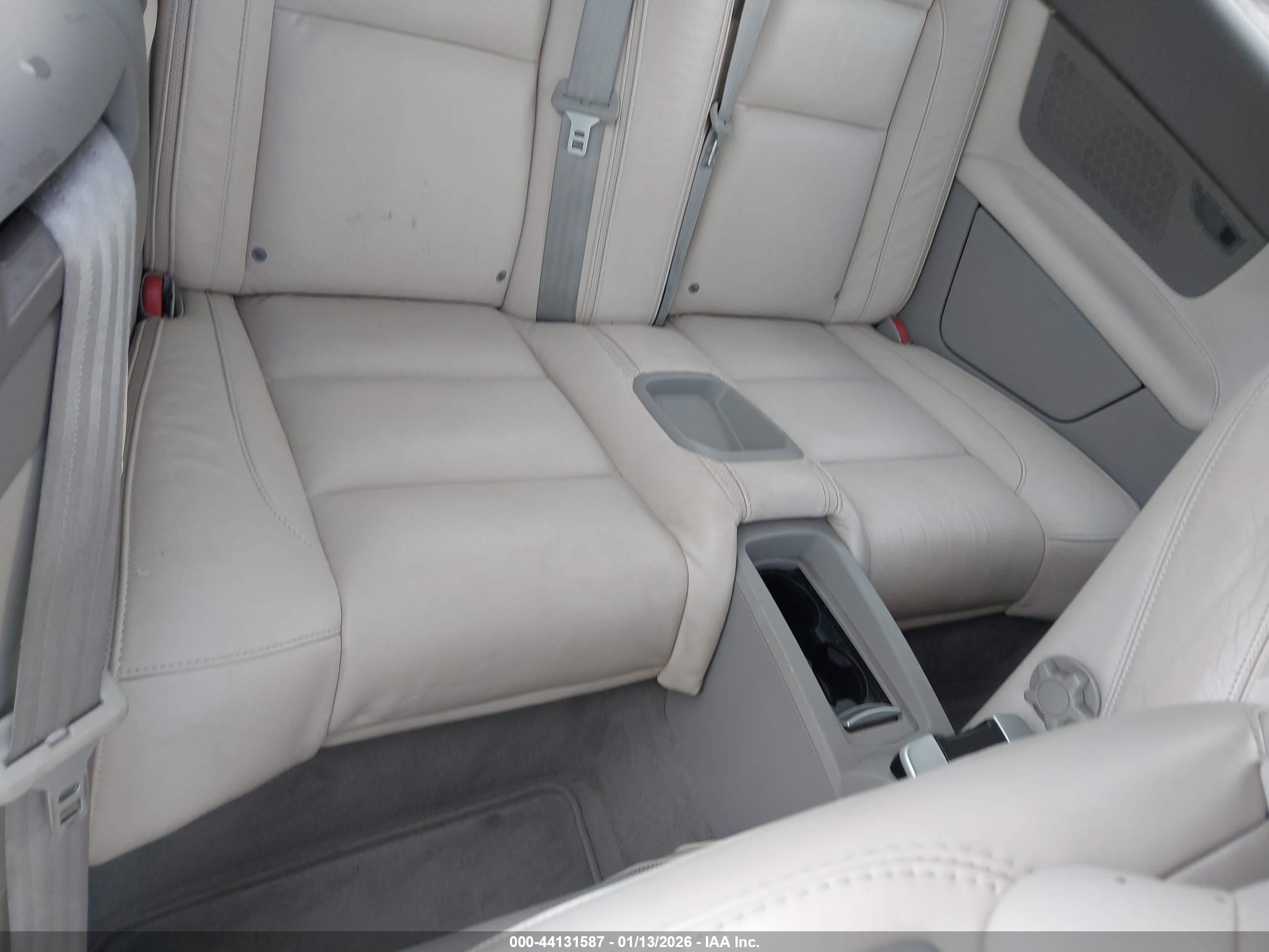 VOLVO C70 image 8