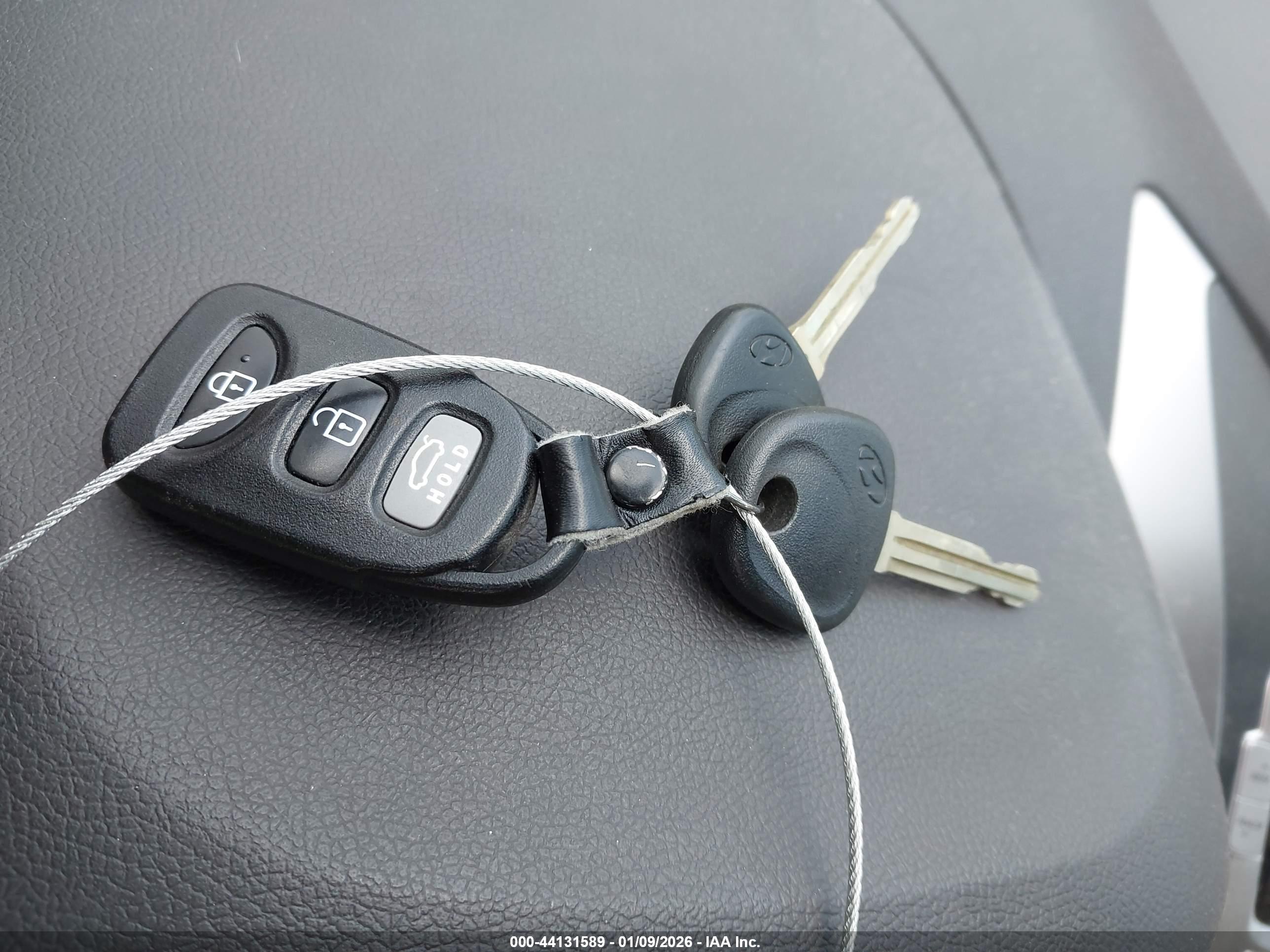 HYUNDAI ELANTRA image 11