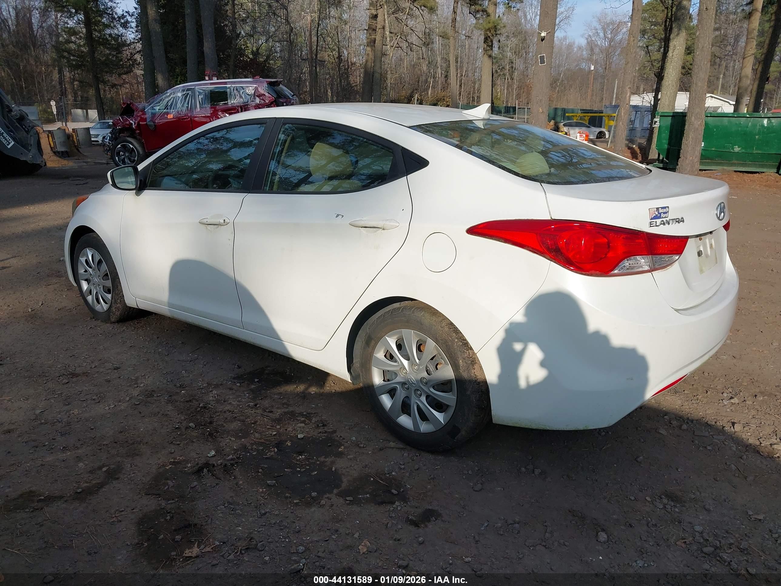 HYUNDAI ELANTRA image 3