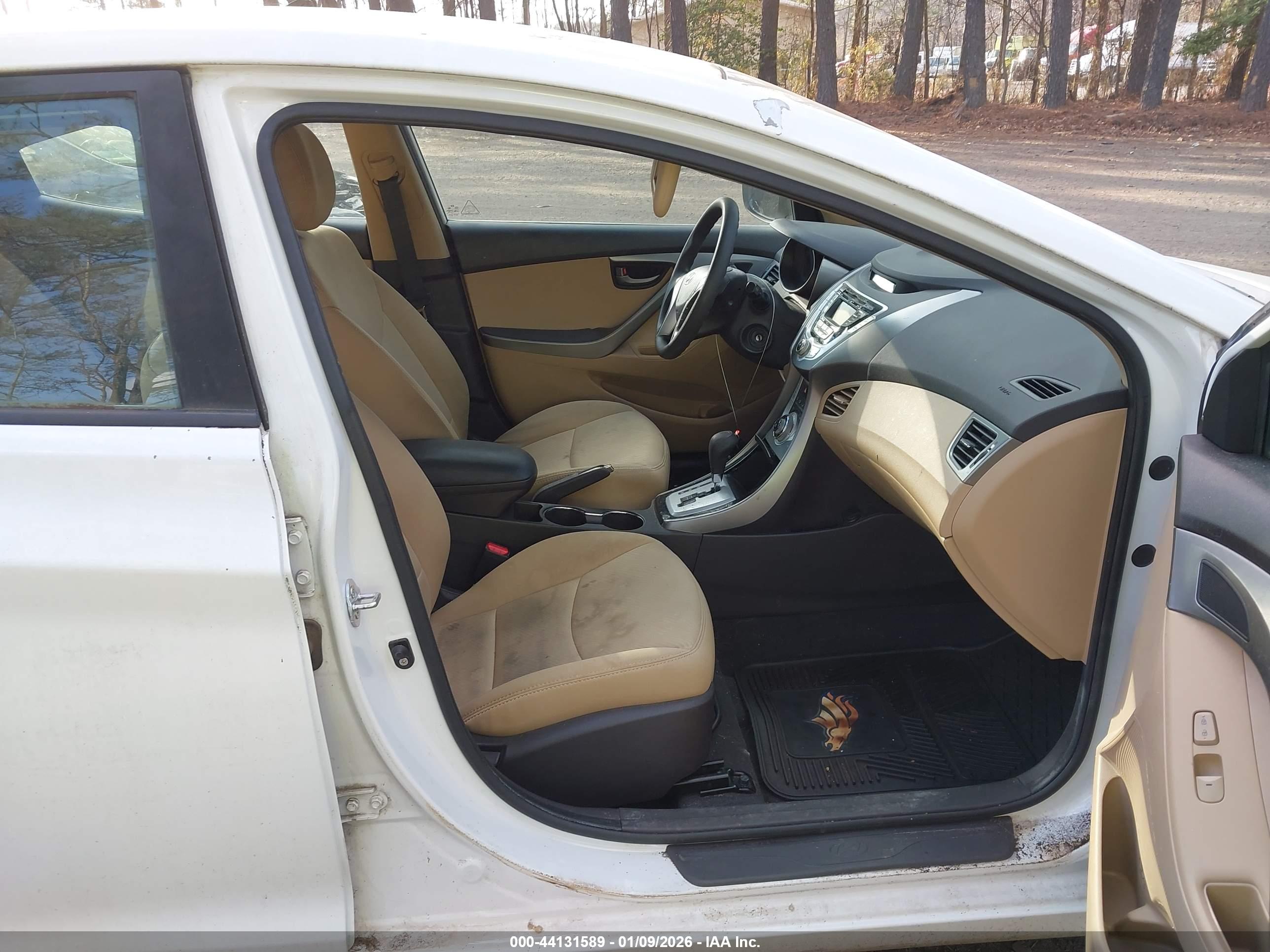 HYUNDAI ELANTRA image 5