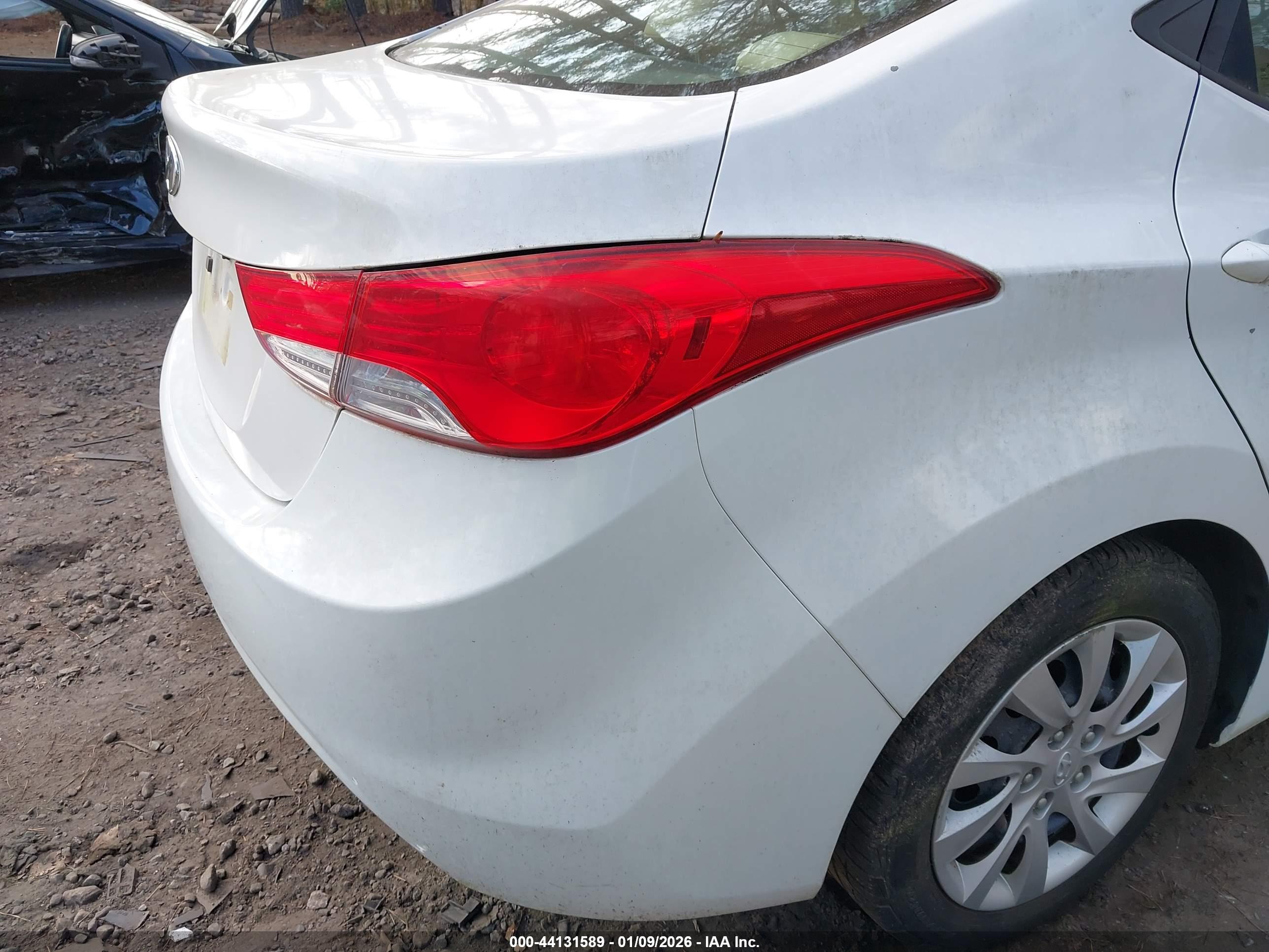 HYUNDAI ELANTRA image 6