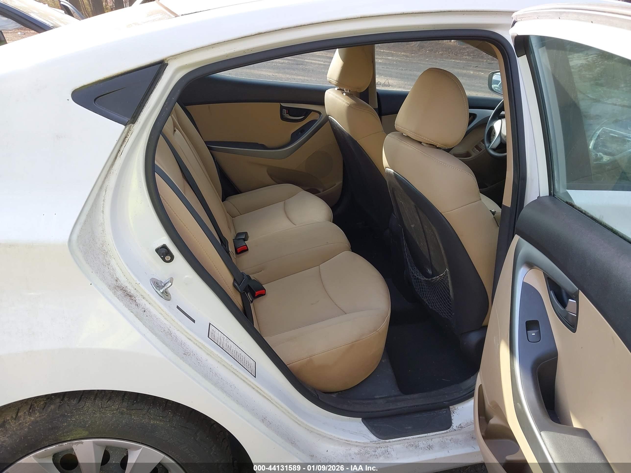 HYUNDAI ELANTRA image 8