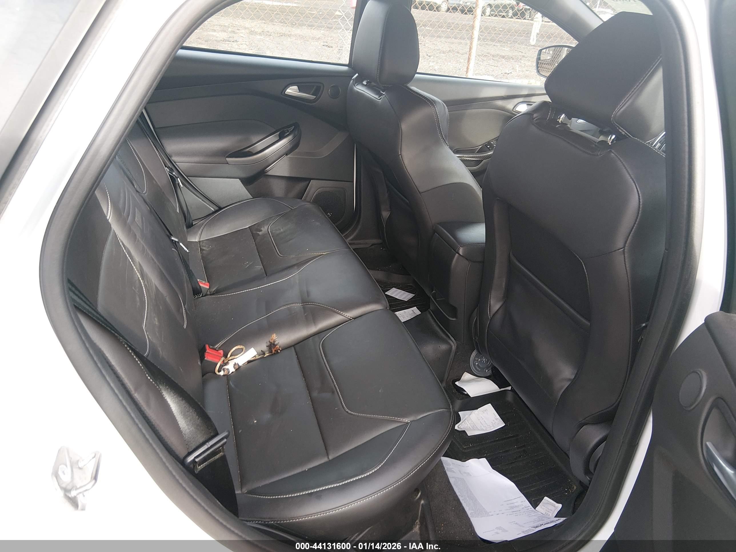 FORD FOCUS image 8