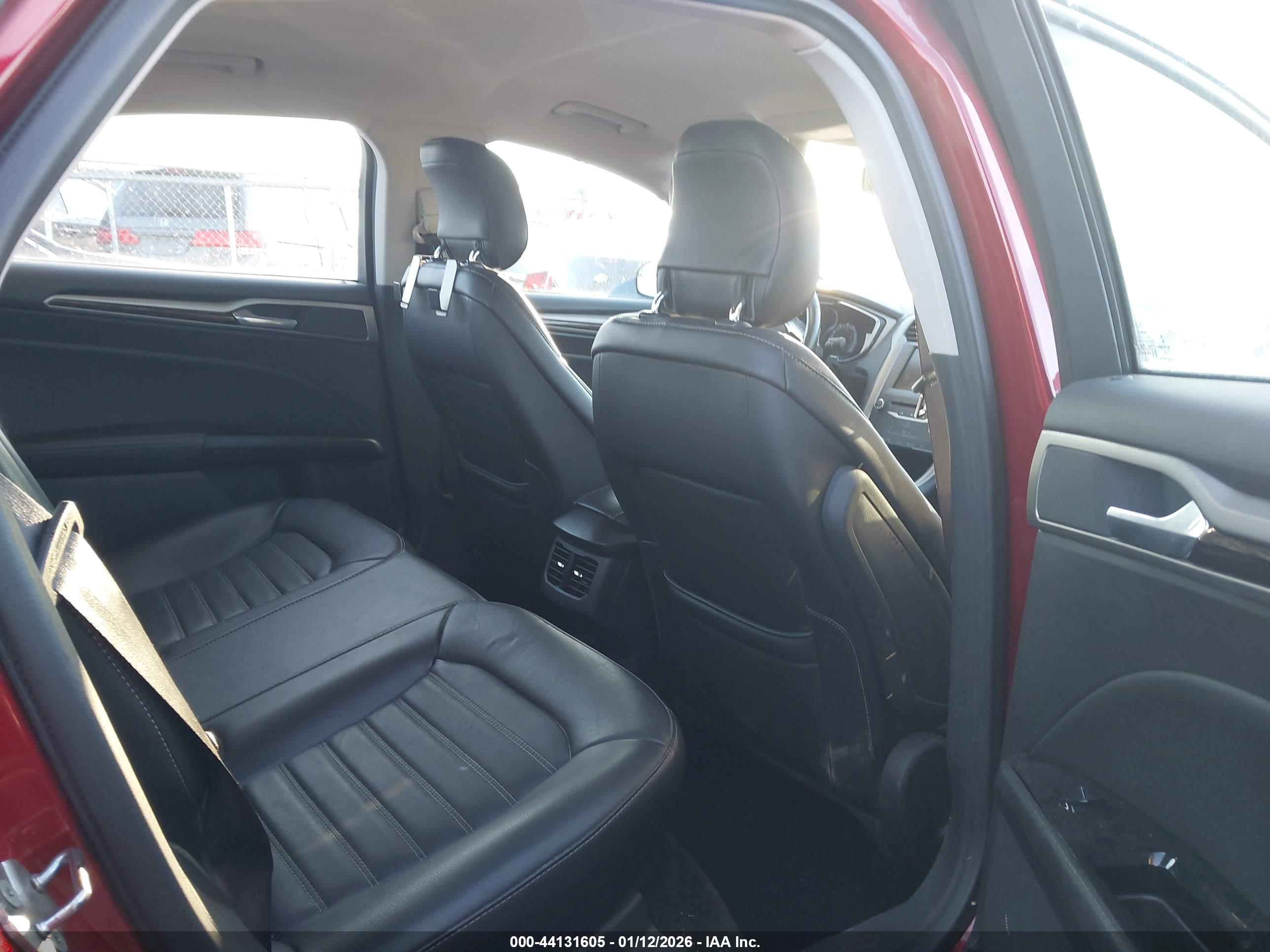 FORD FUSION image 8