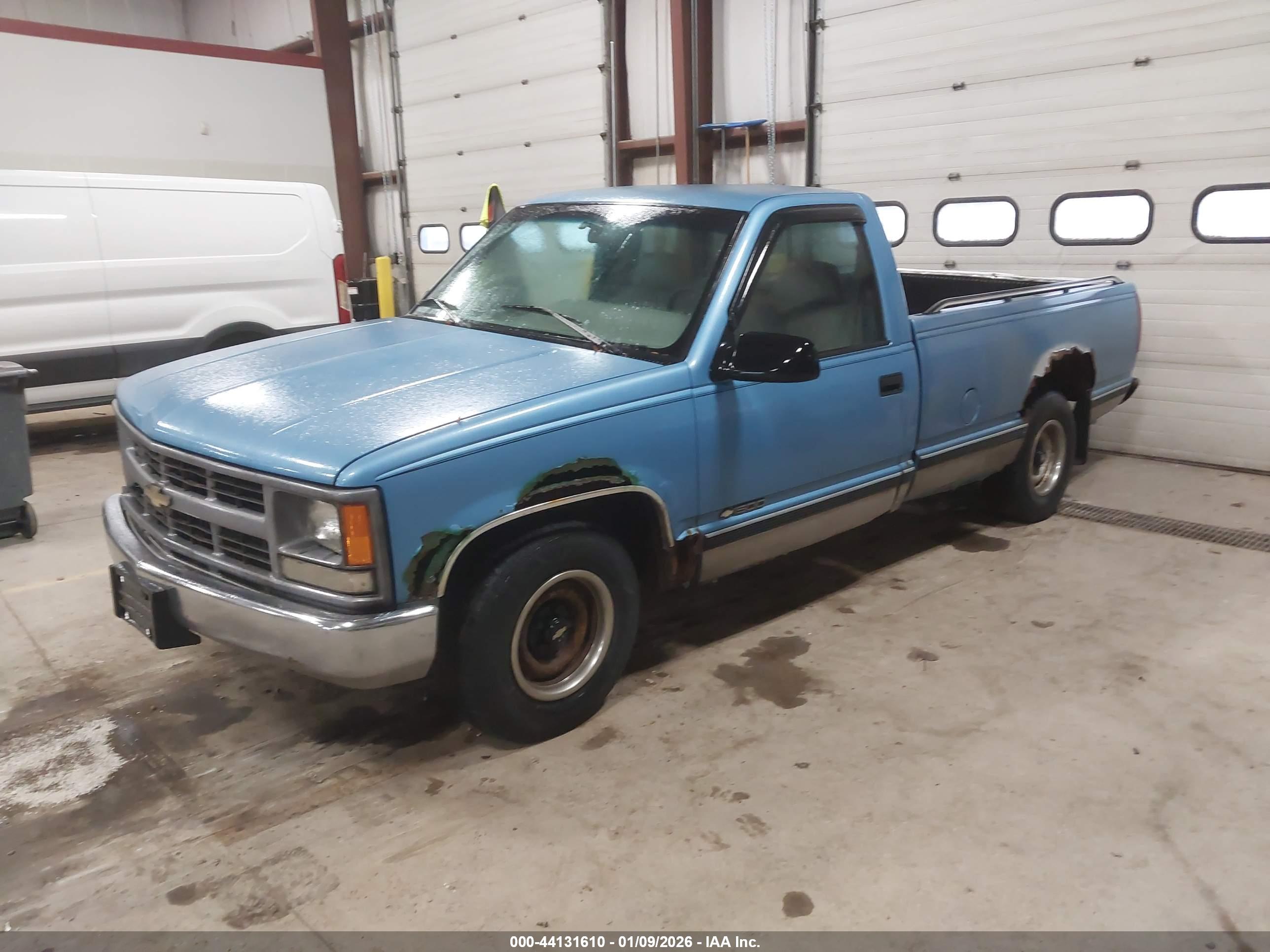 CHEVROLET GMT-400 image 2