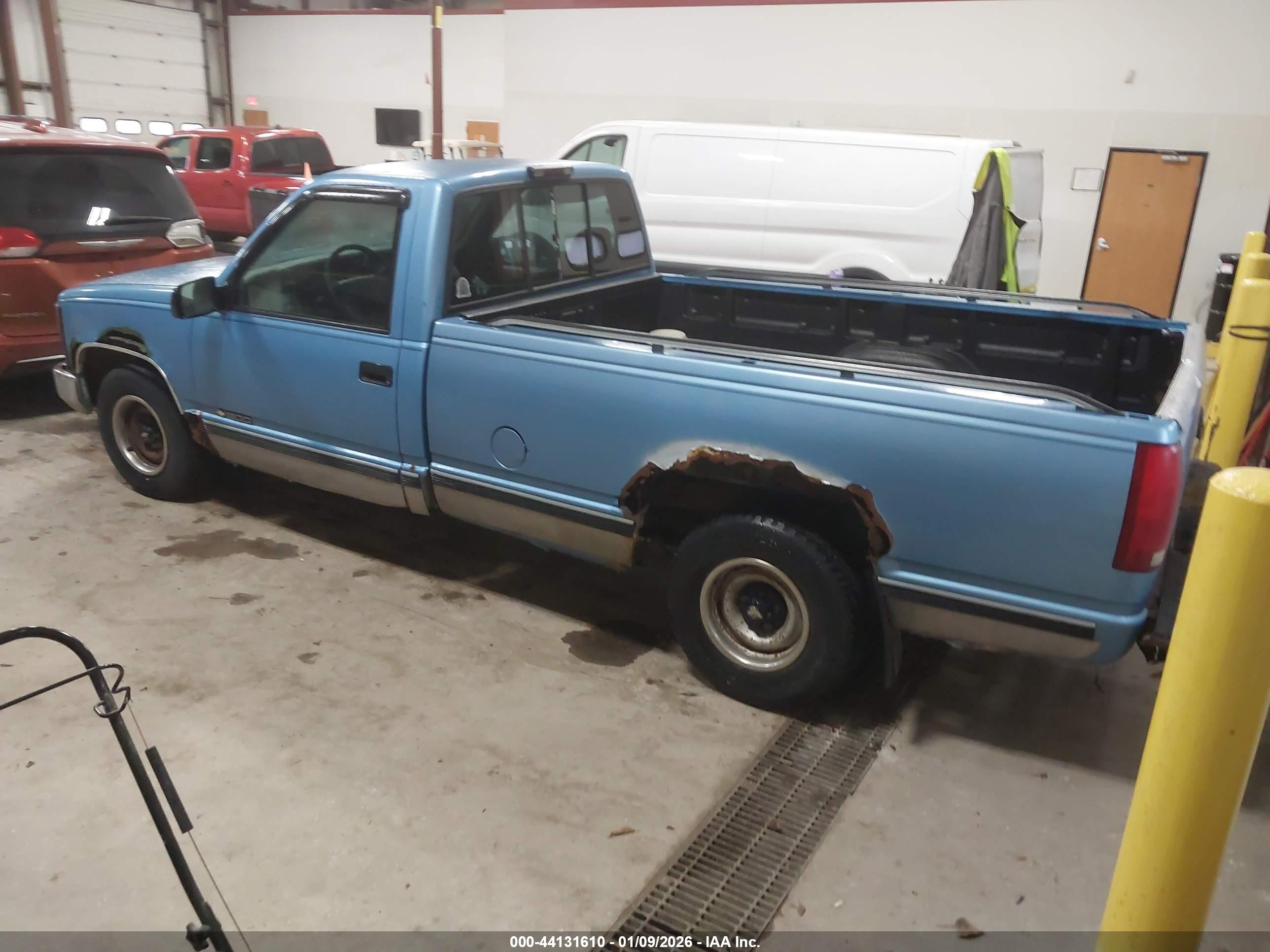 CHEVROLET GMT-400 image 3