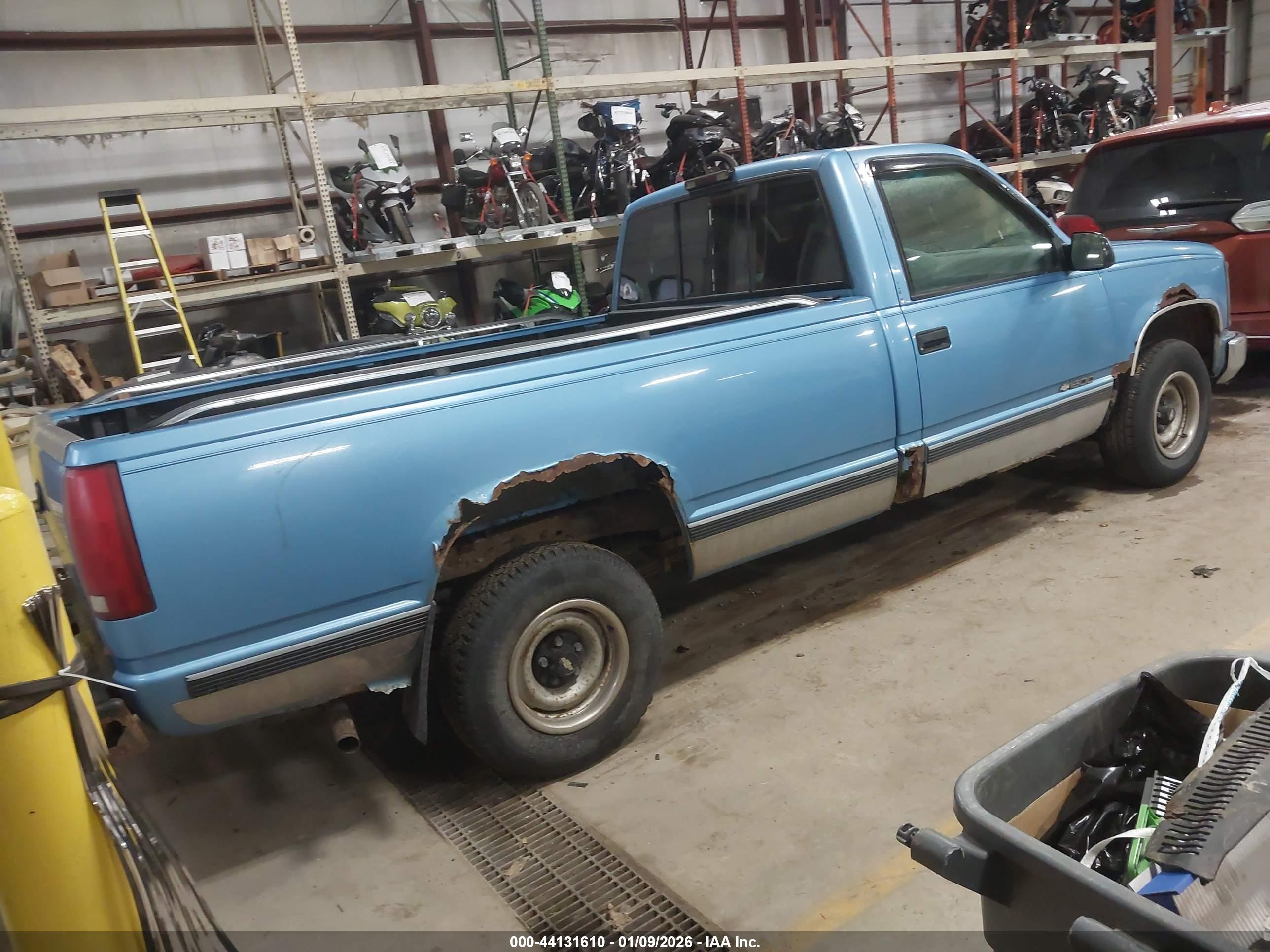 CHEVROLET GMT-400 image 4