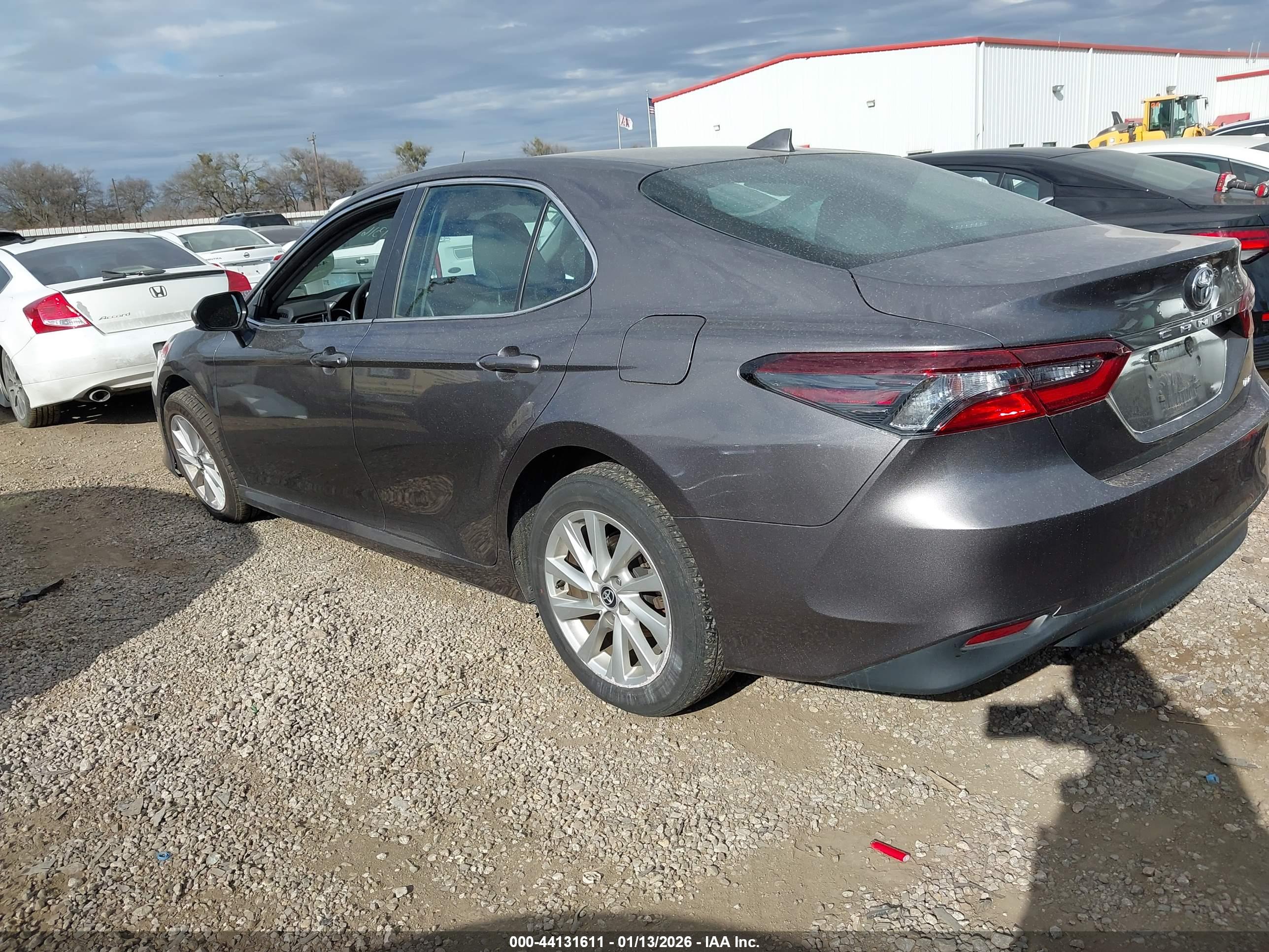 TOYOTA CAMRY image 3