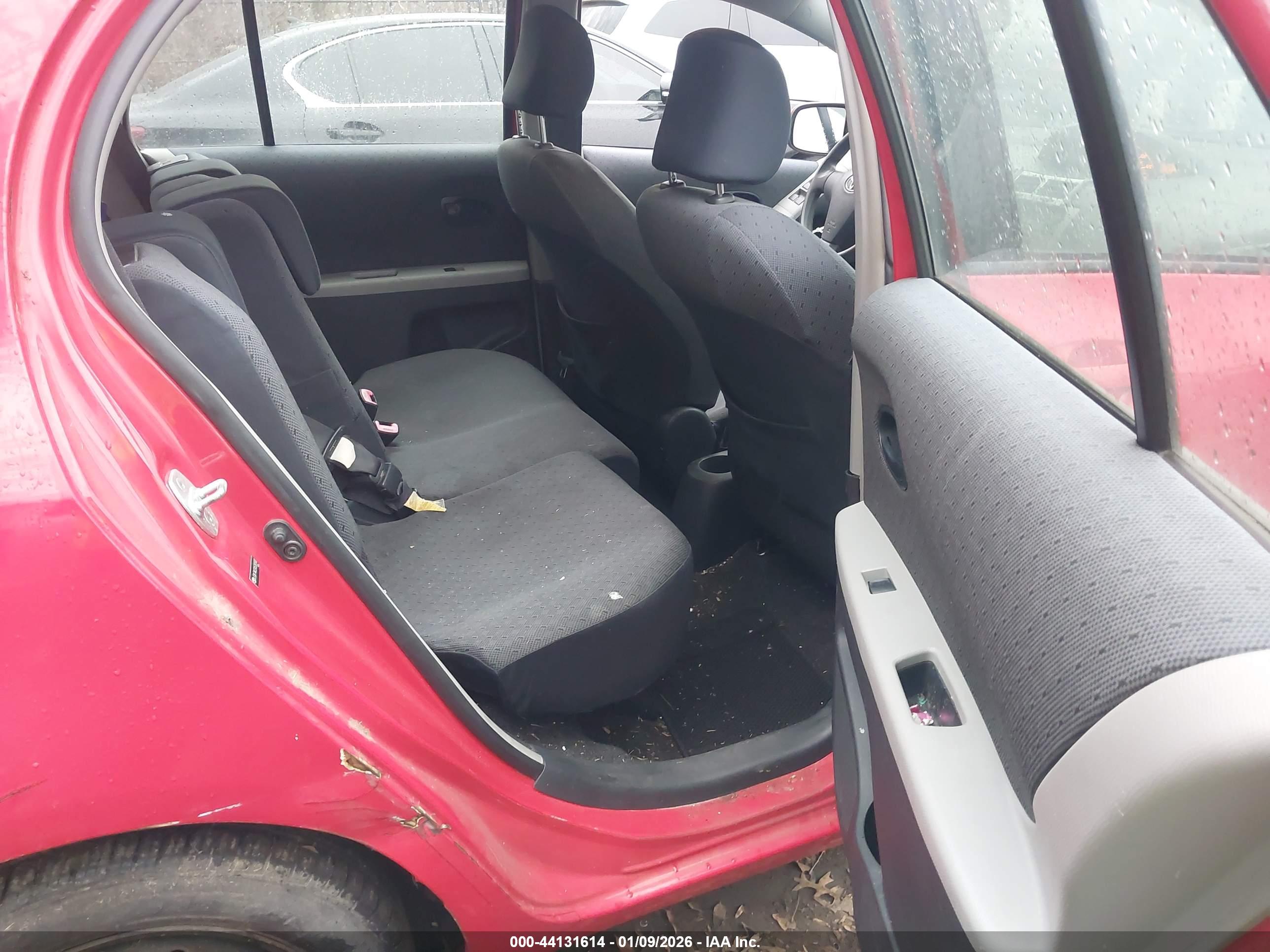 TOYOTA YARIS image 8