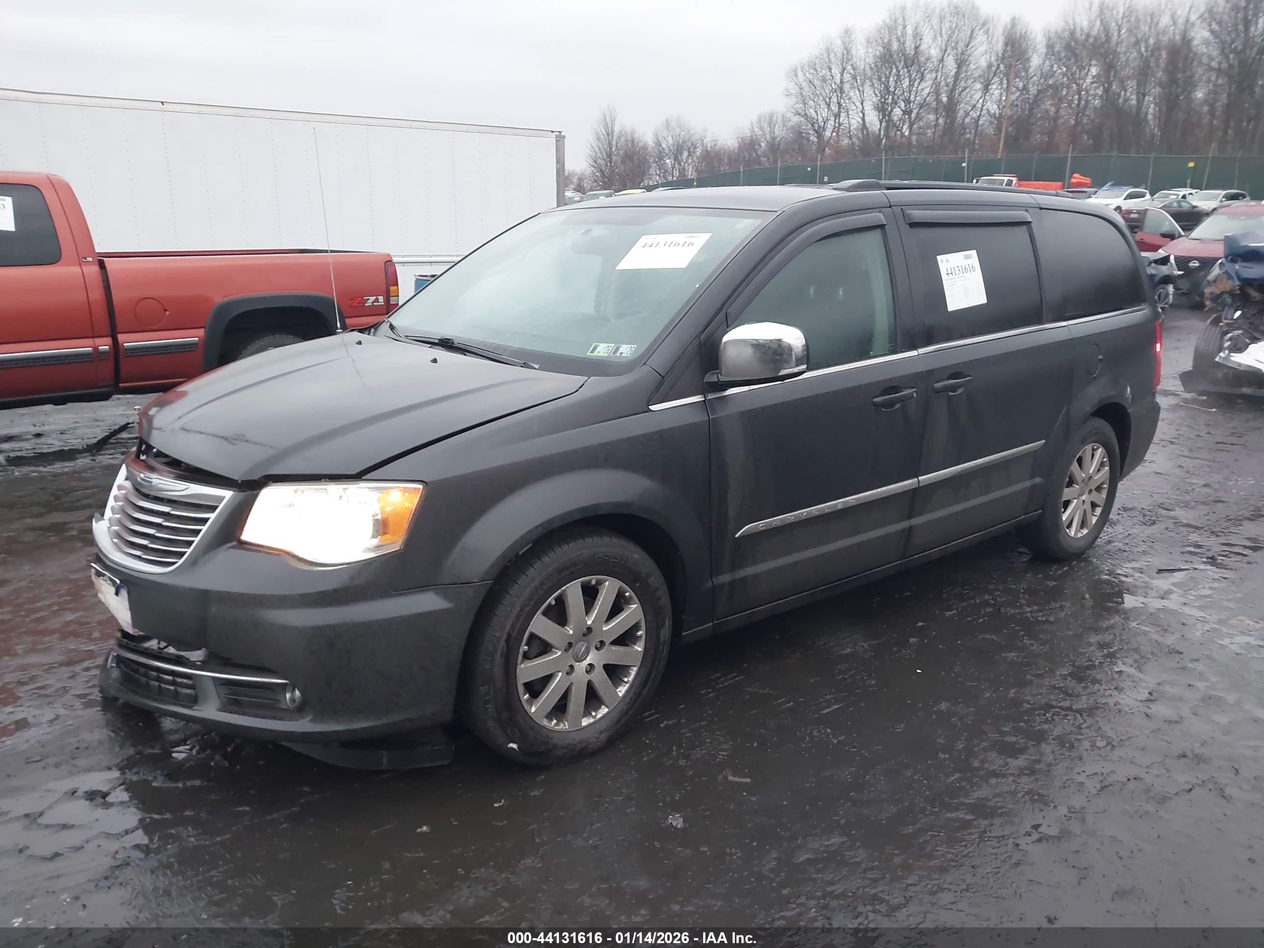 CHRYSLER TOWN image 2