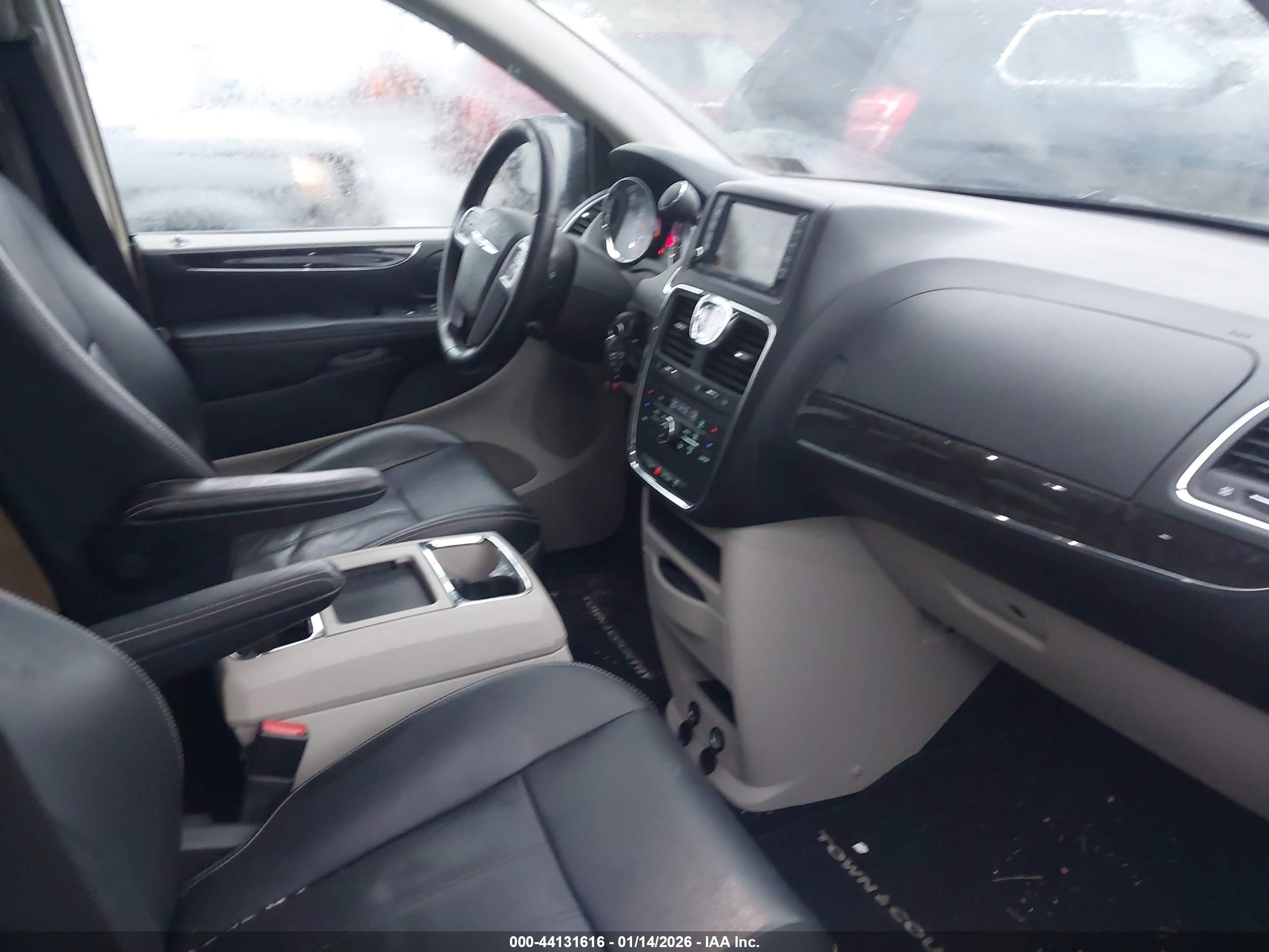 CHRYSLER TOWN image 5