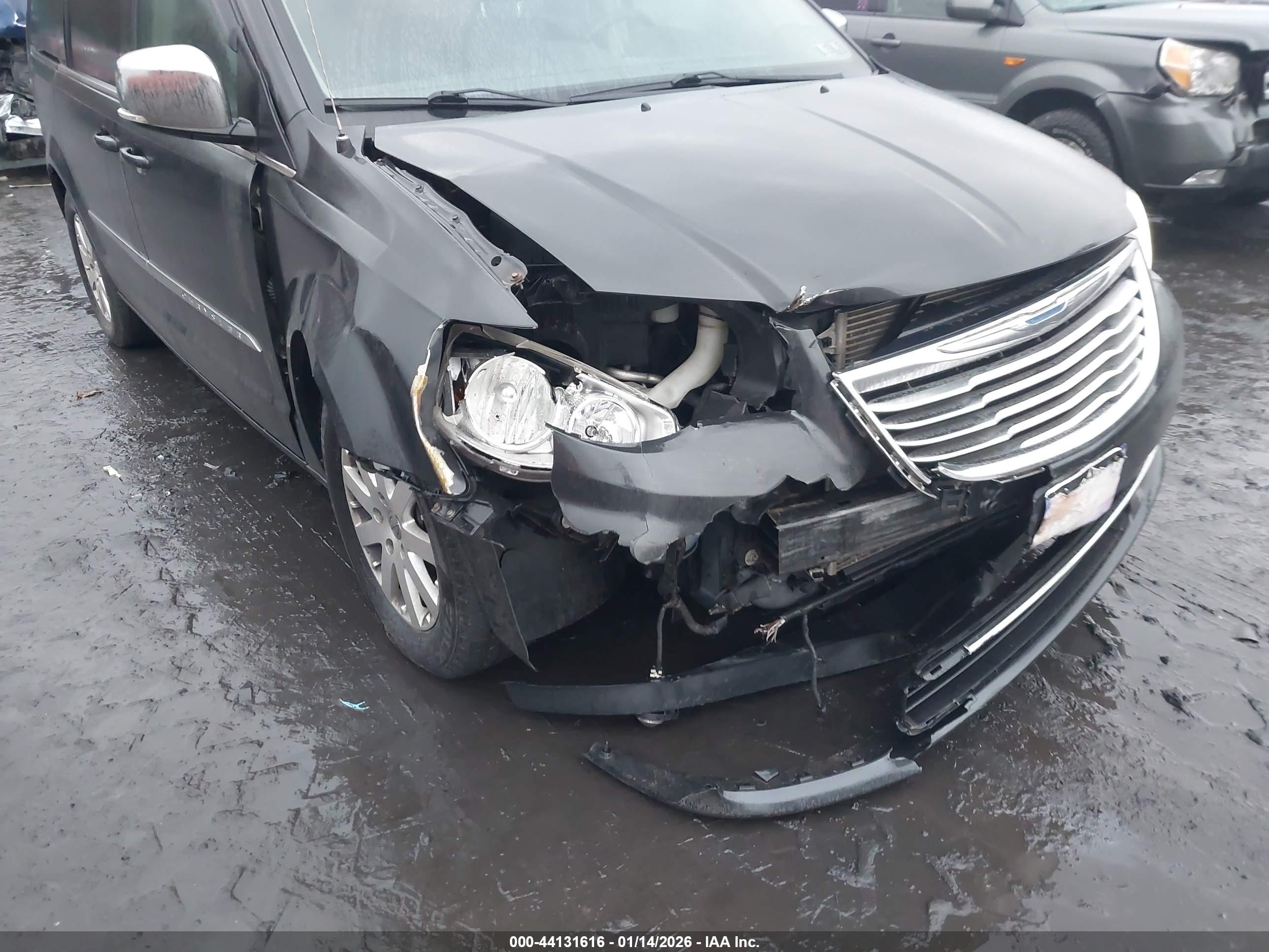 CHRYSLER TOWN image 6