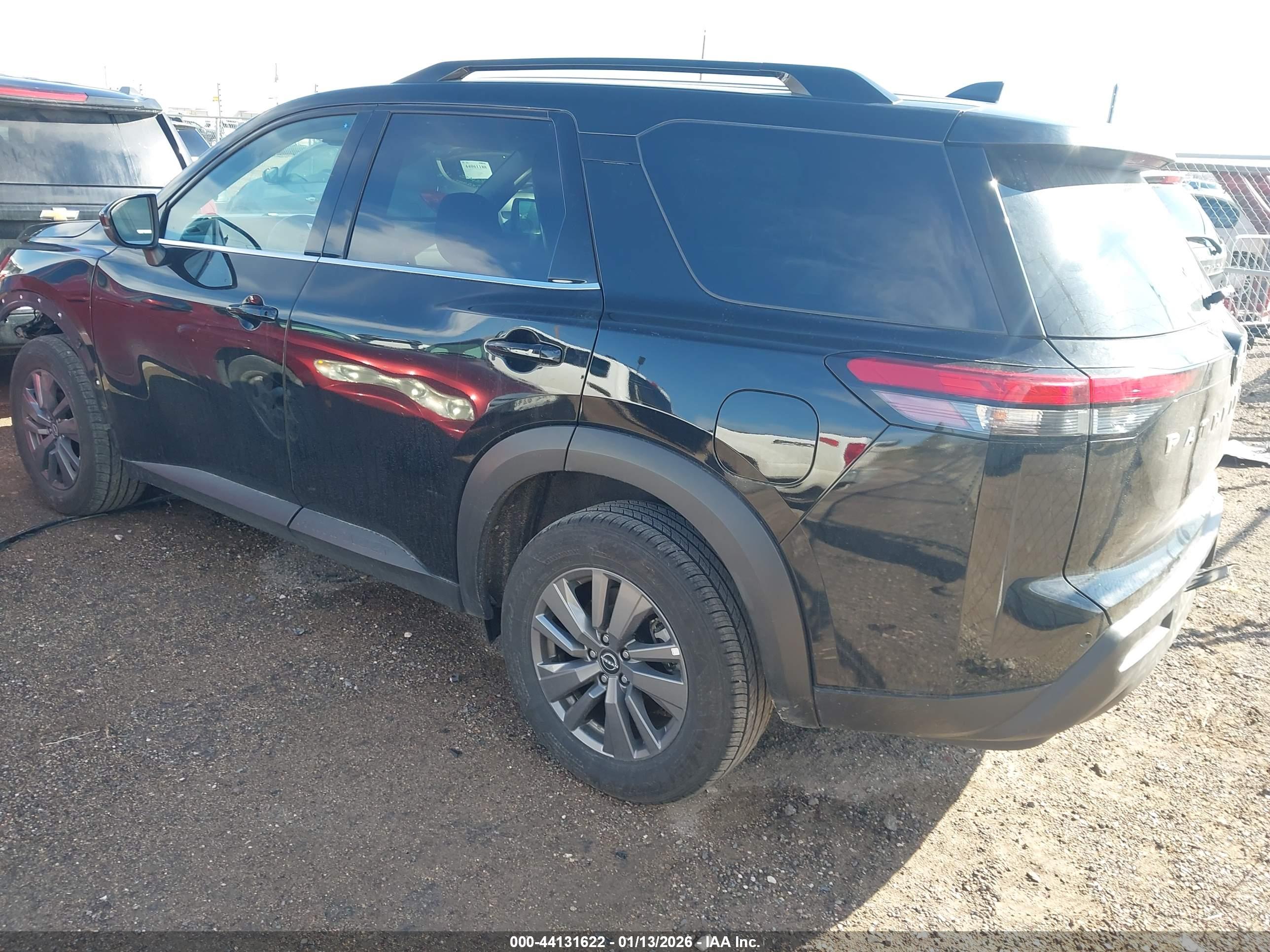 NISSAN PATHFINDER image 3