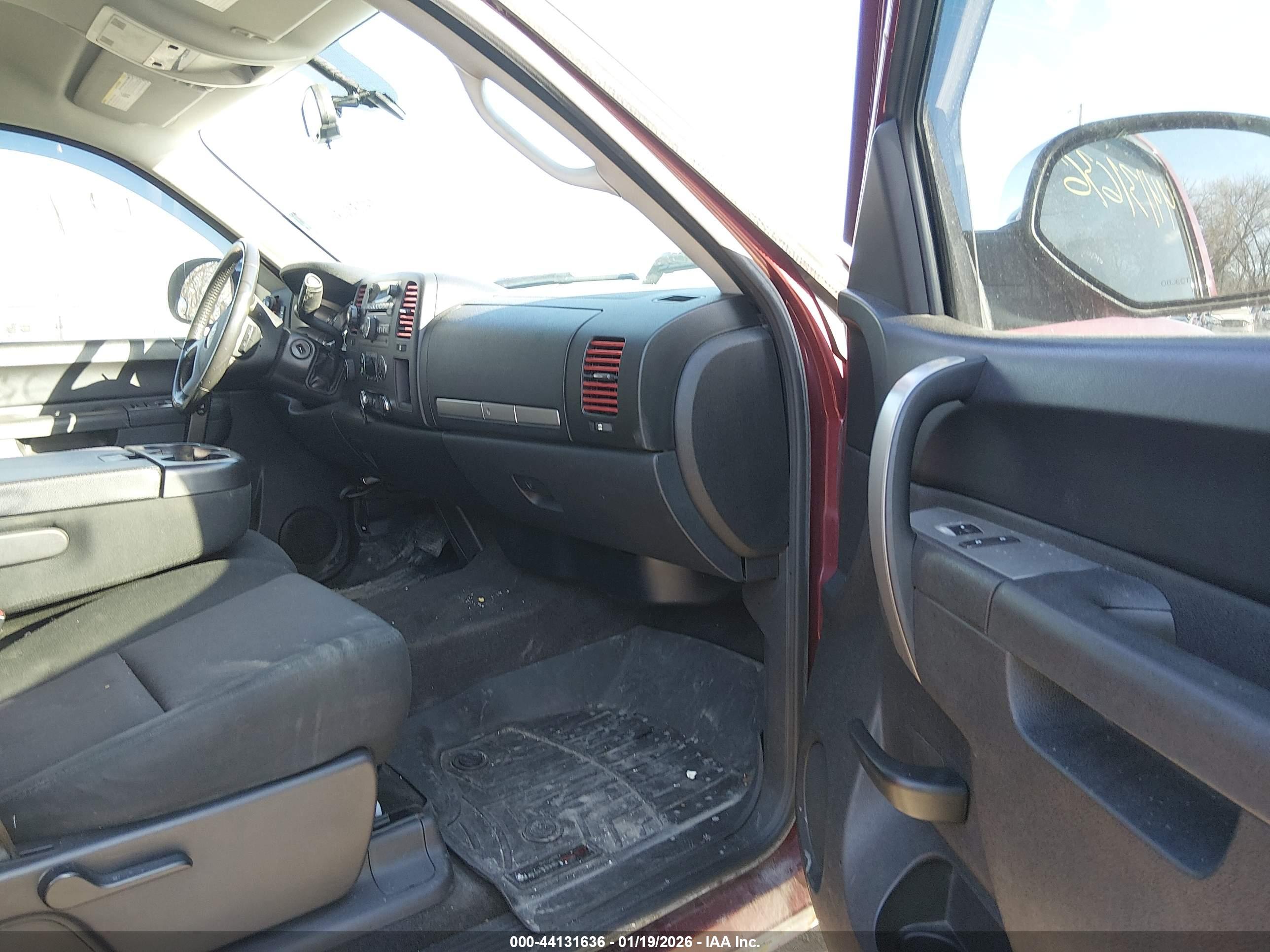 CHEVROLET SILVERADO image 5