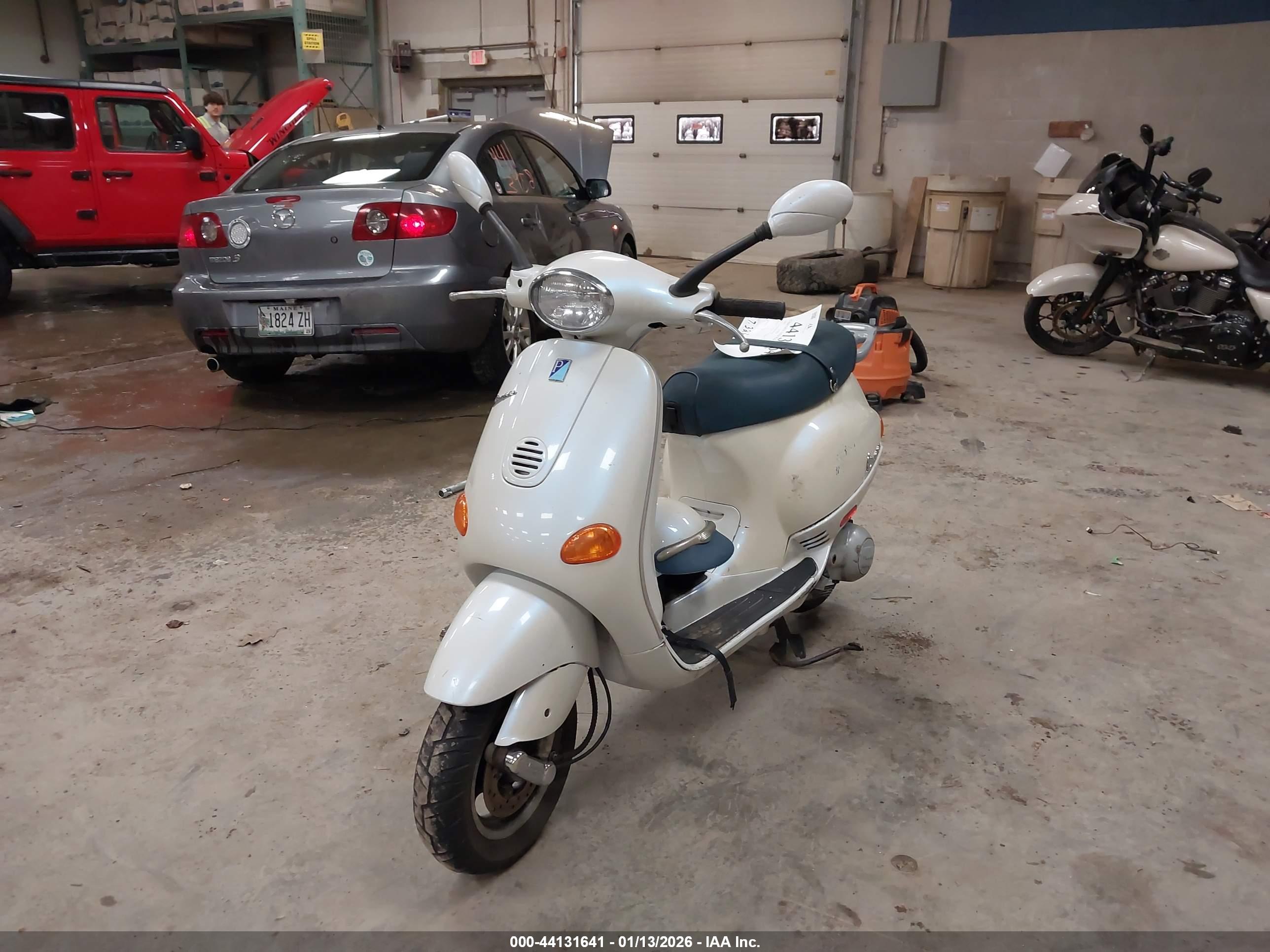 VESPA M198F image 2