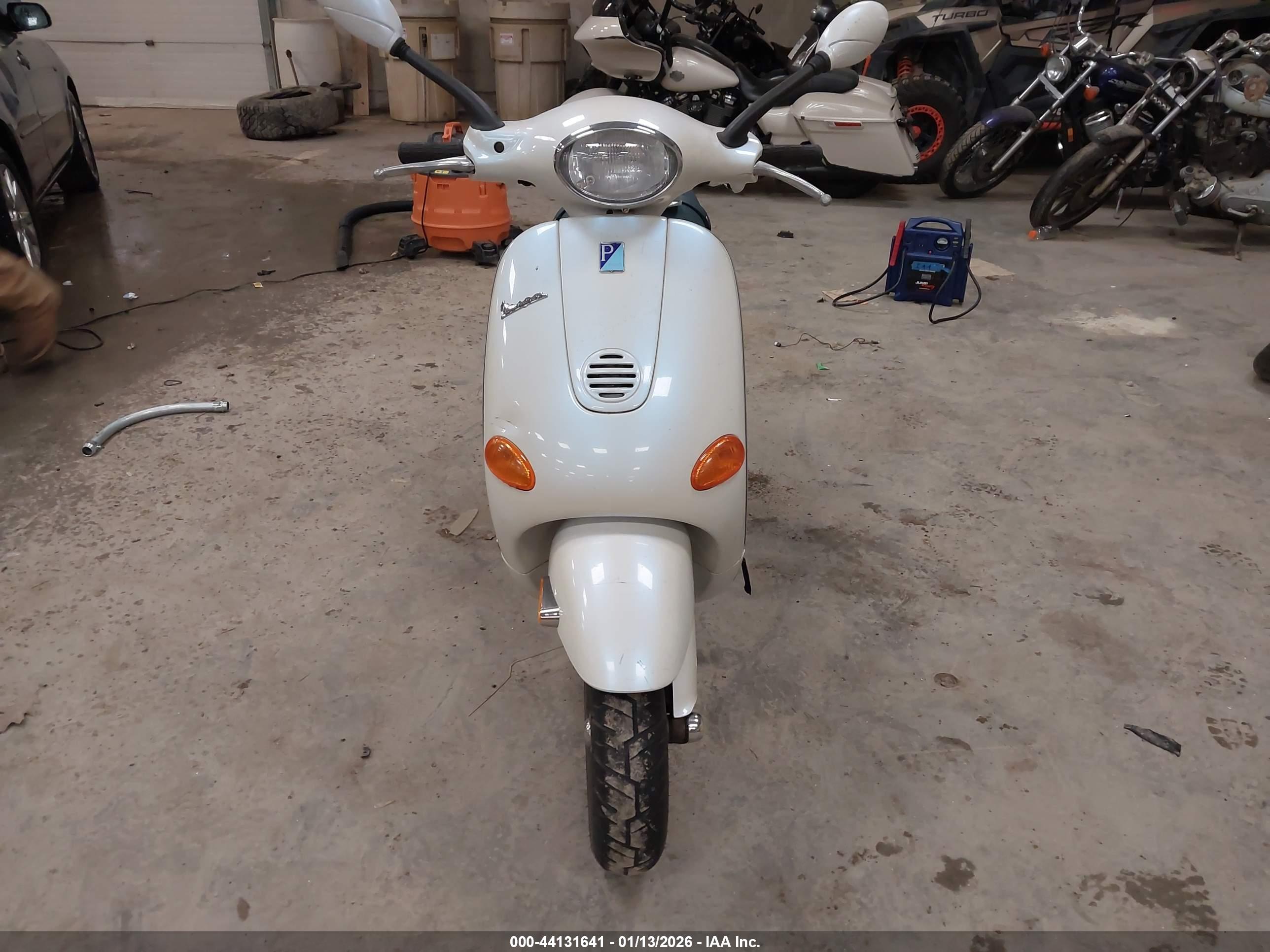 VESPA M198F image 5