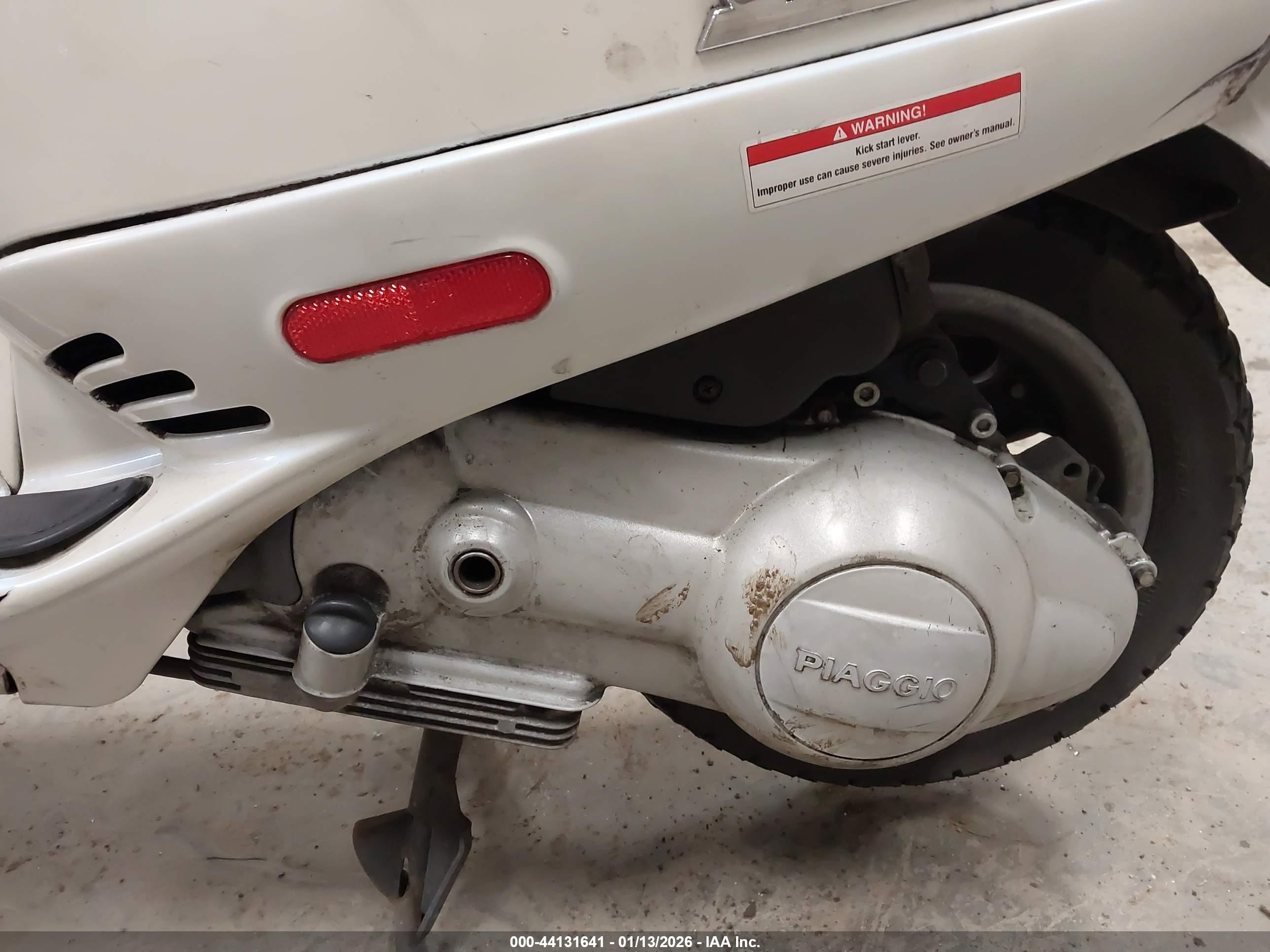 VESPA M198F image 9