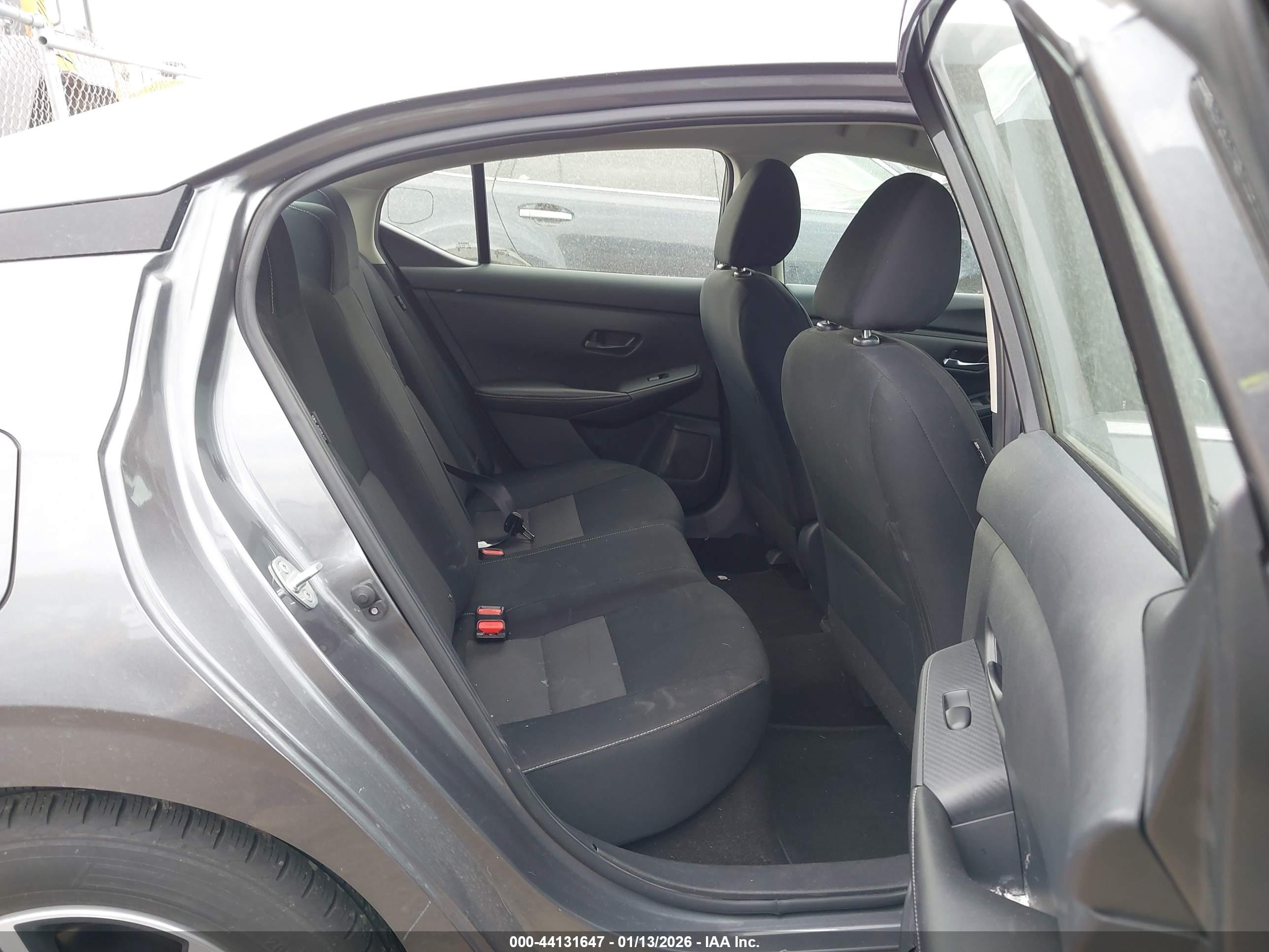 NISSAN SENTRA image 8