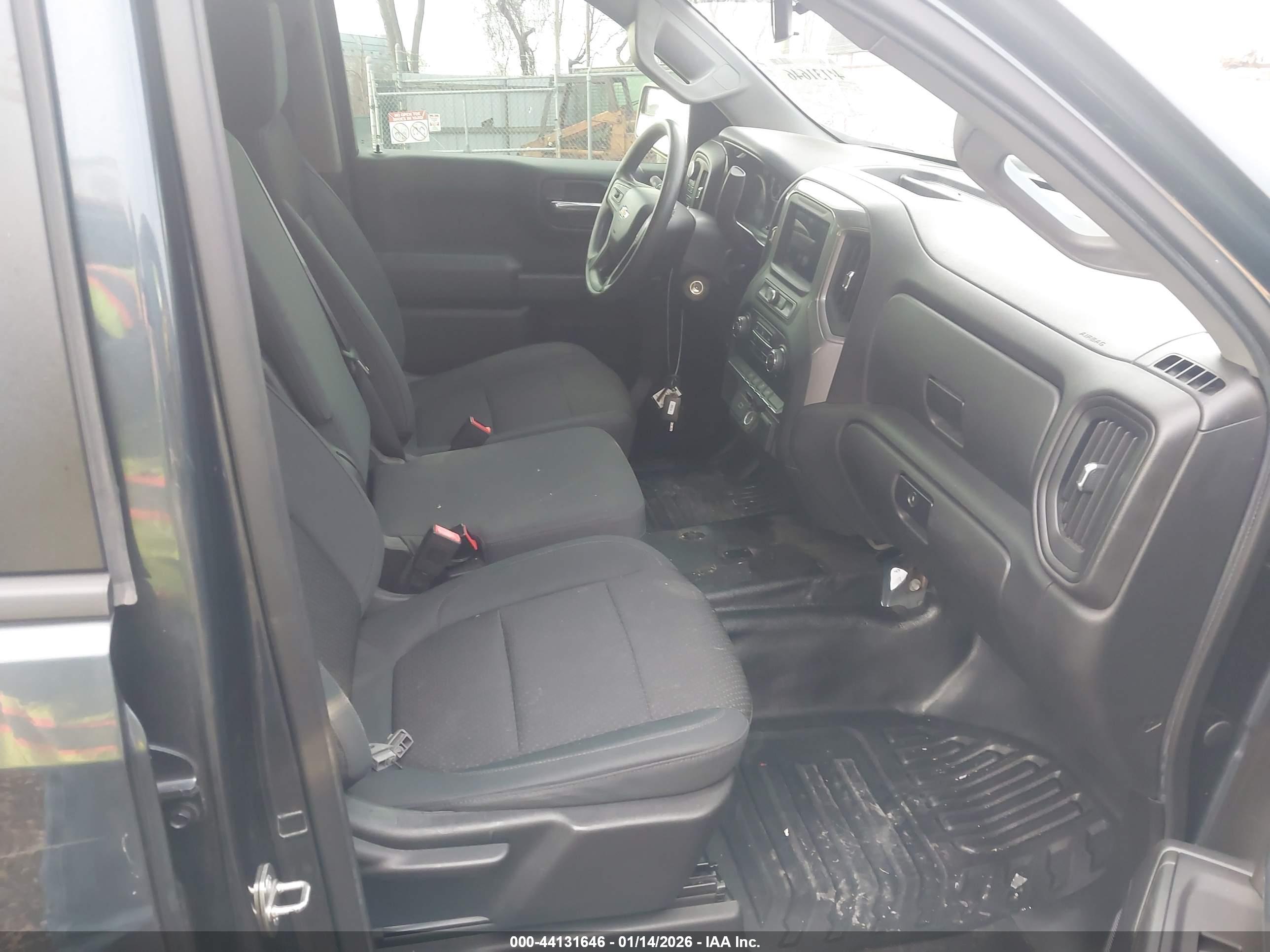 CHEVROLET SILVERADO image 5