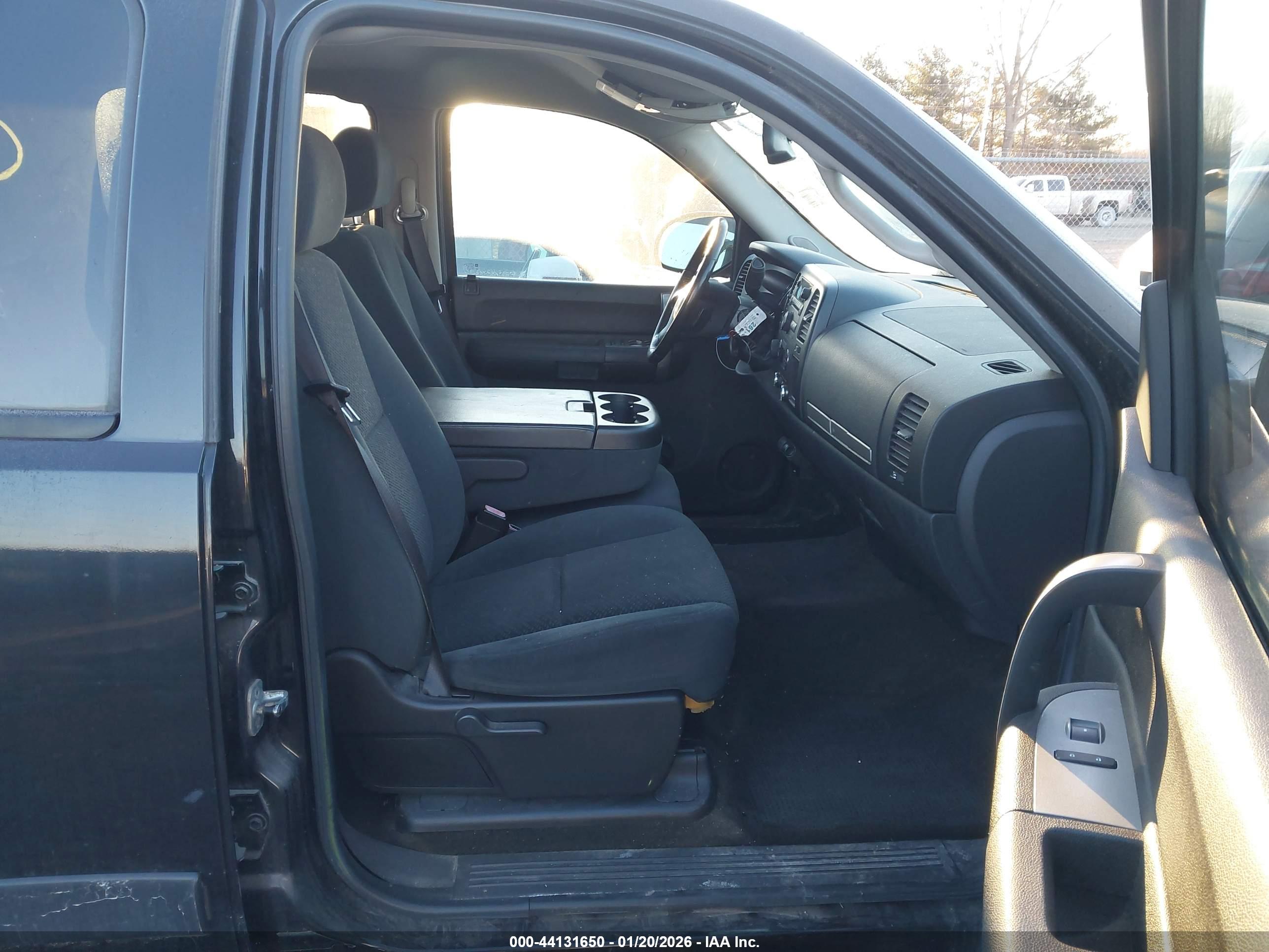 CHEVROLET SILVERADO image 5