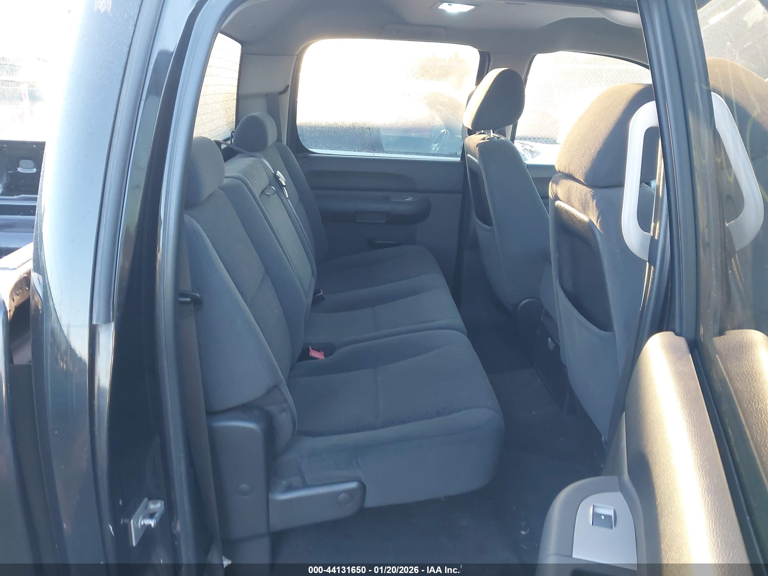 CHEVROLET SILVERADO image 8
