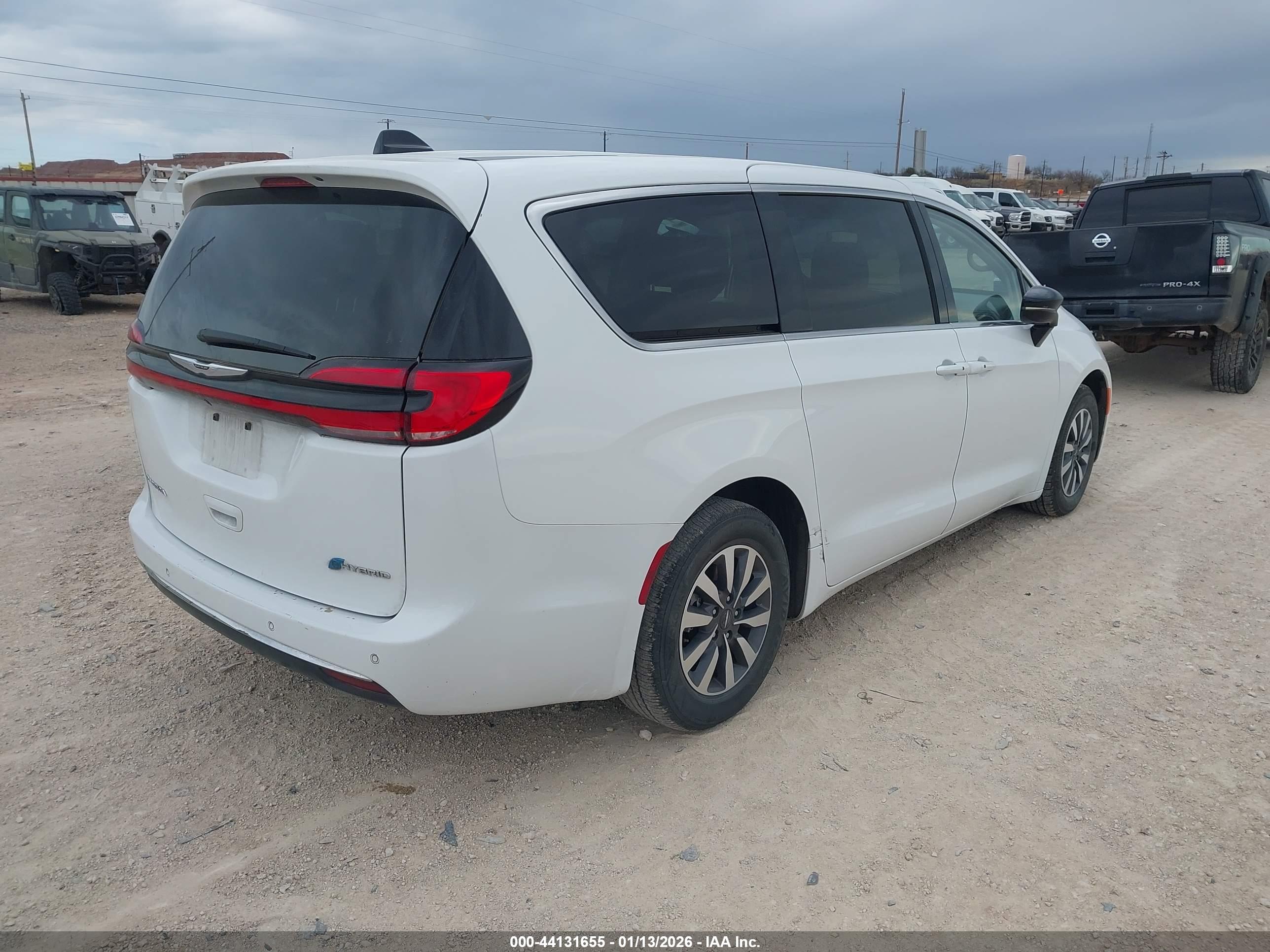 CHRYSLER PACIFICA image 4