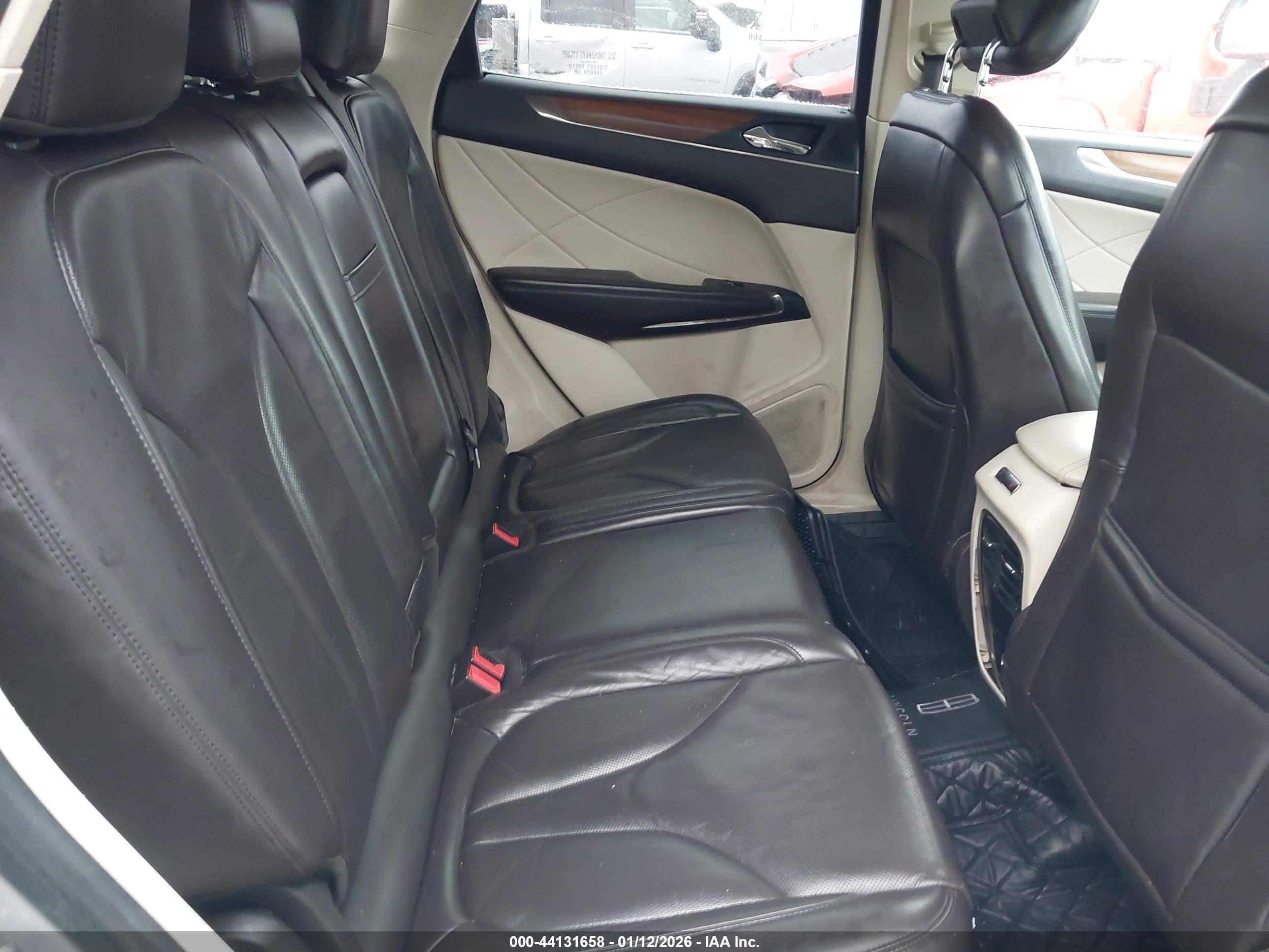 LINCOLN MKC image 8