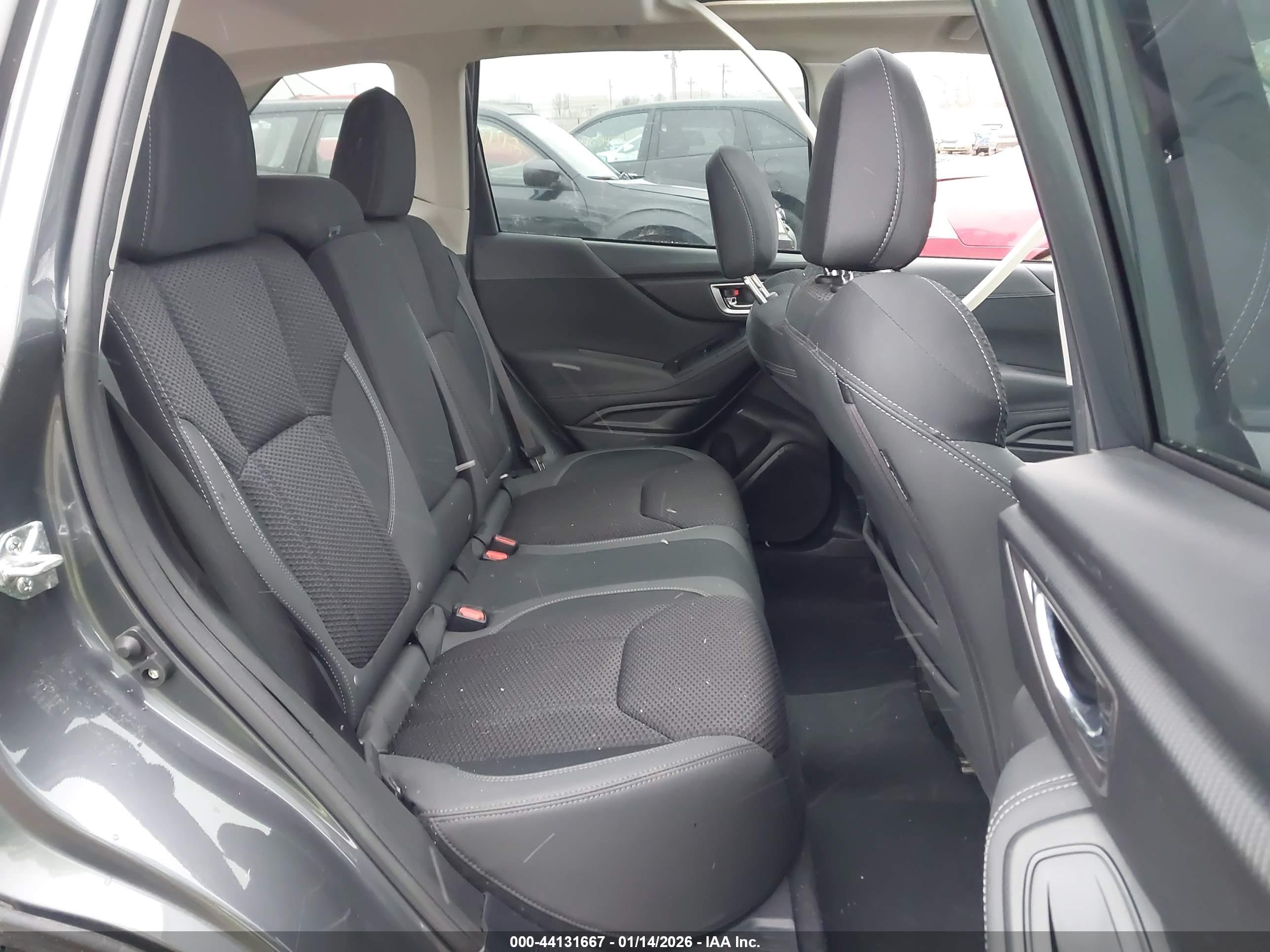 SUBARU FORESTER image 8